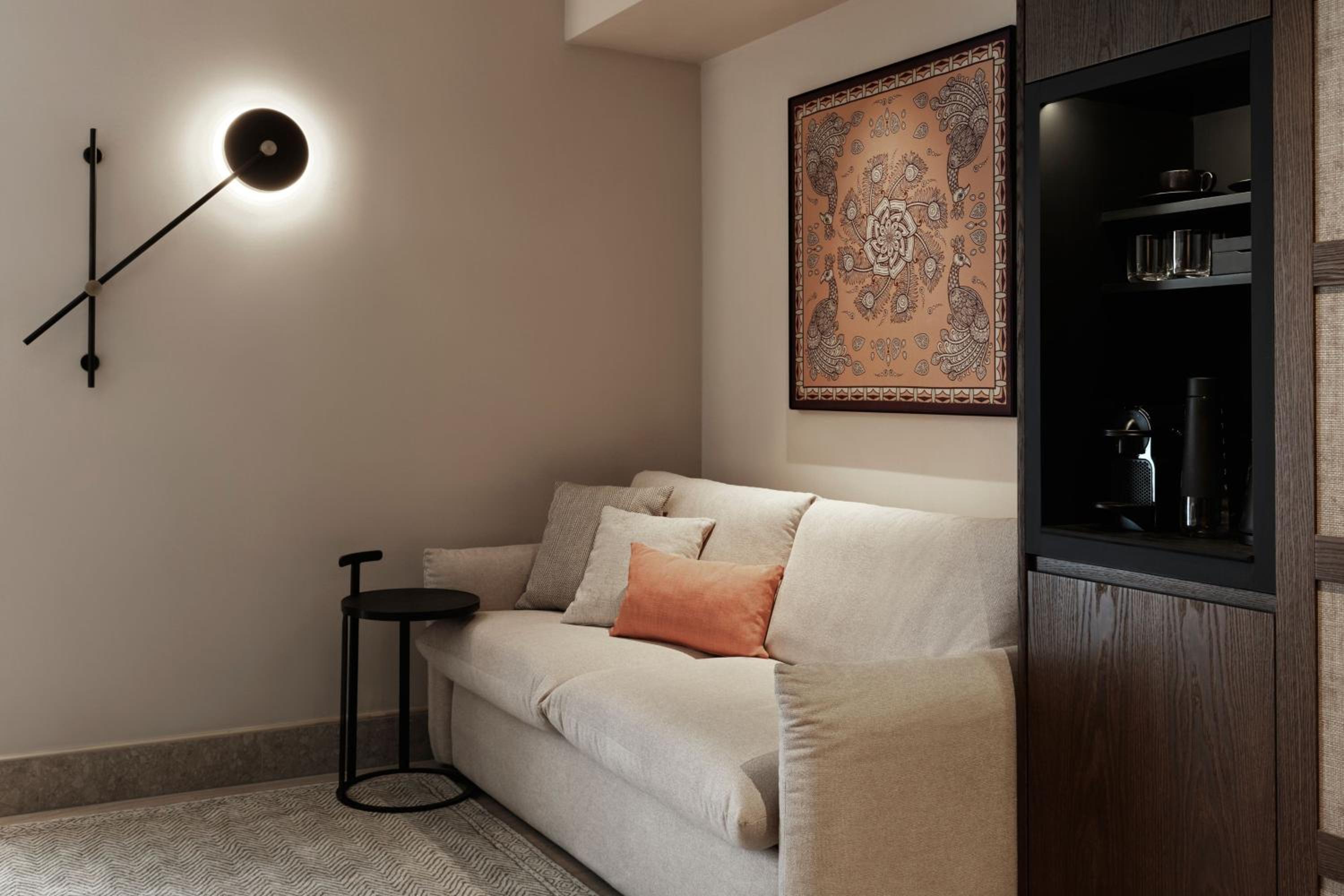 Deluxe King Room with Sofa Bed and City or Urban View - Photo 7