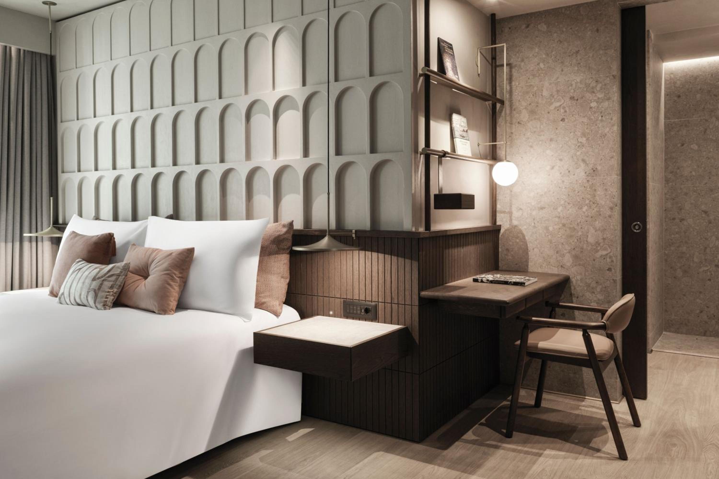 Superior King Room with Urban View and some with Balcony - Photo 1