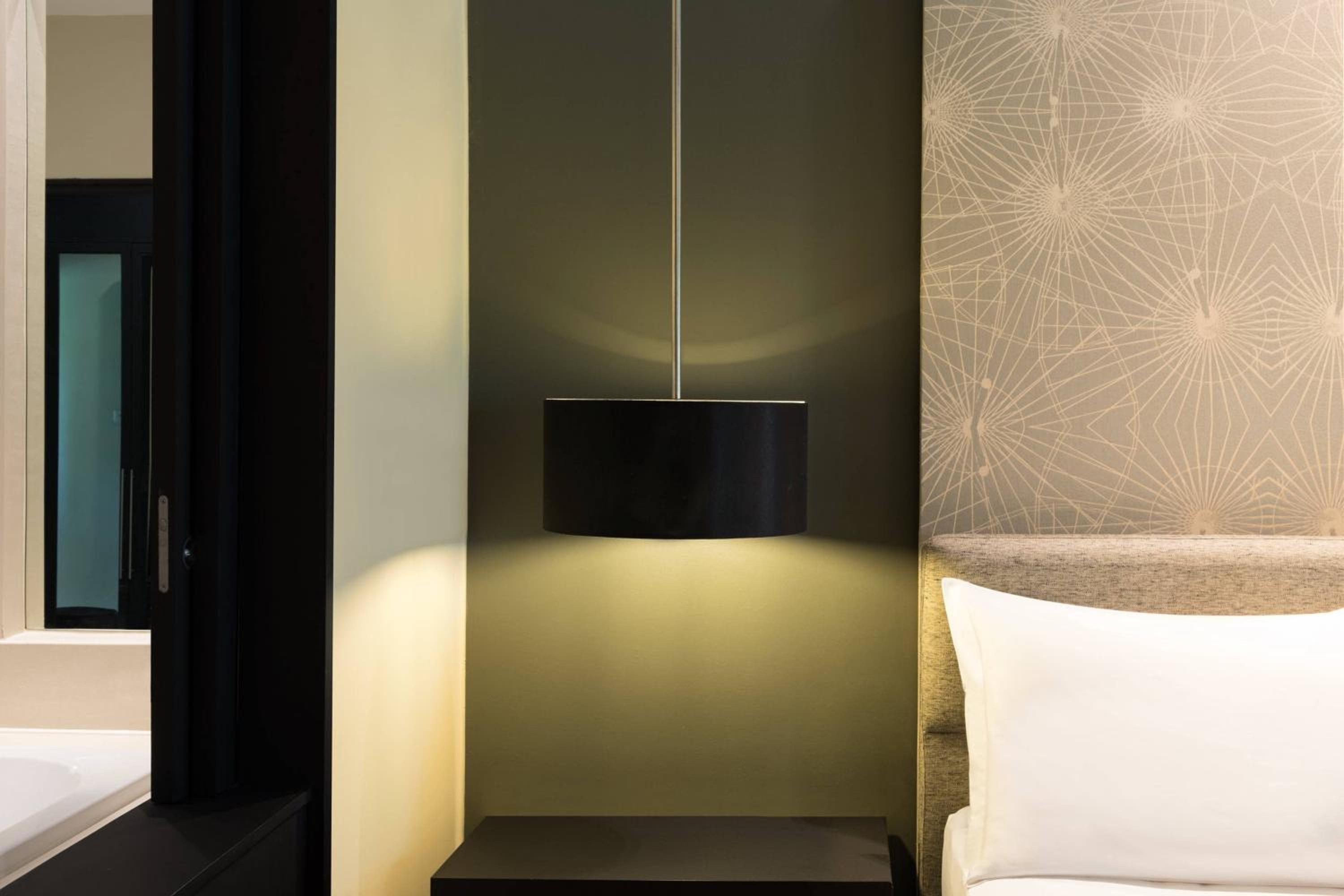 Suite Grande con 1 Camera da Letto, 1 Letto King-Size, Vista Piscina e Balcone