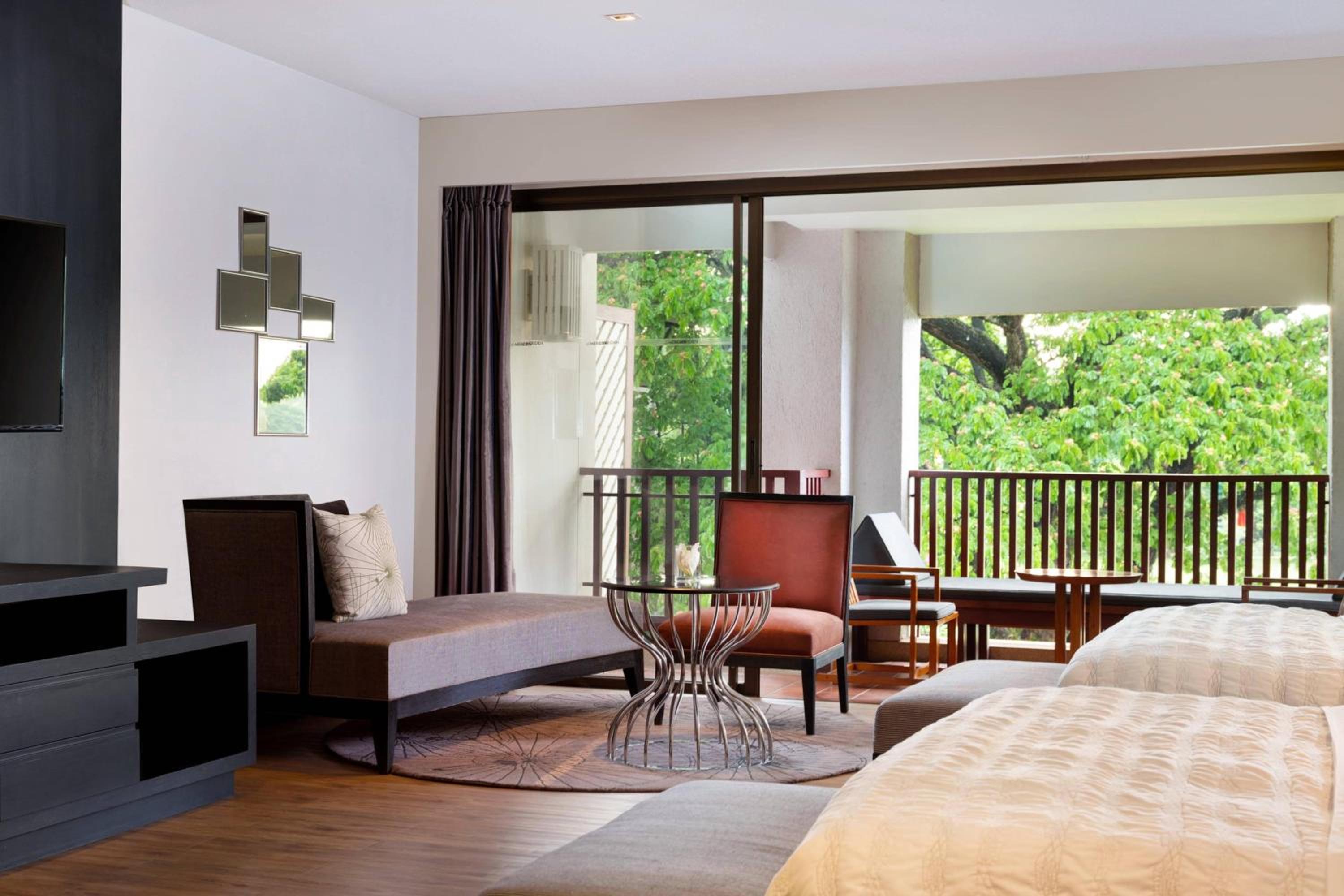 Grande Deluxe Pool View, Larger Guest room, 2 Queen, Balcony photo 2