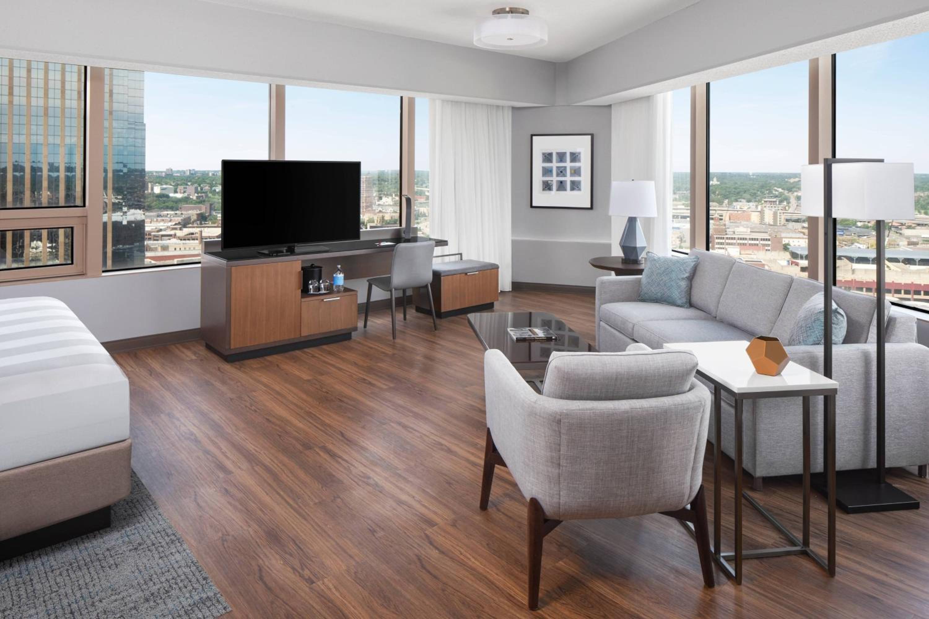 Executive Corner King Suite with Sofa Bed - Hearing Accessible