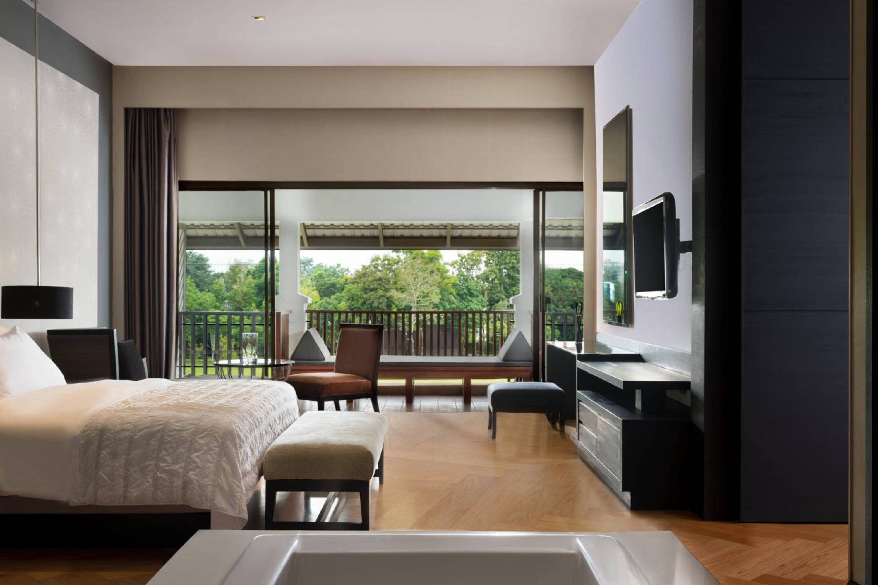 Grande Suite, 1 Bedroom Suite, 1 King, Pool view, Balcony photo 3