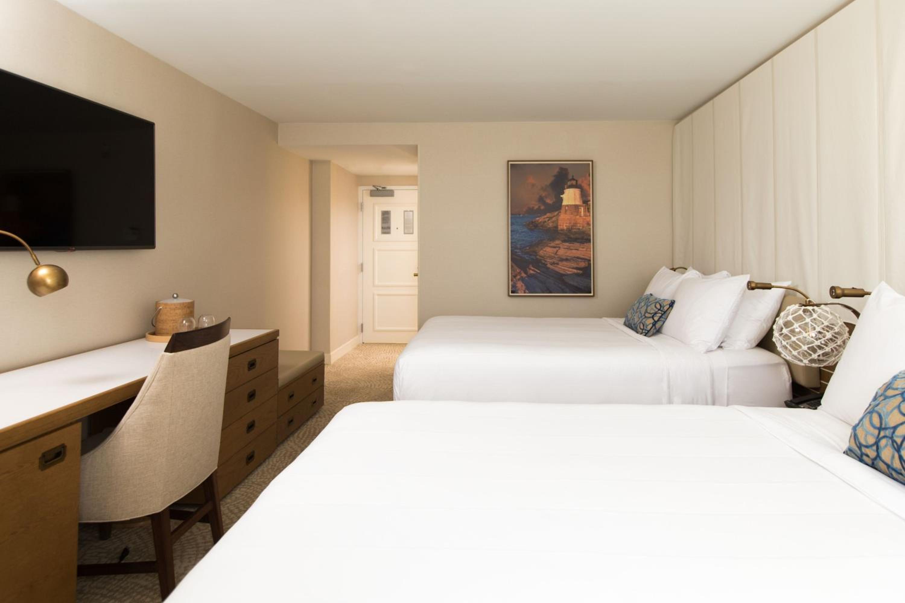 Queen Room with Two Queen Beds - Photo 6