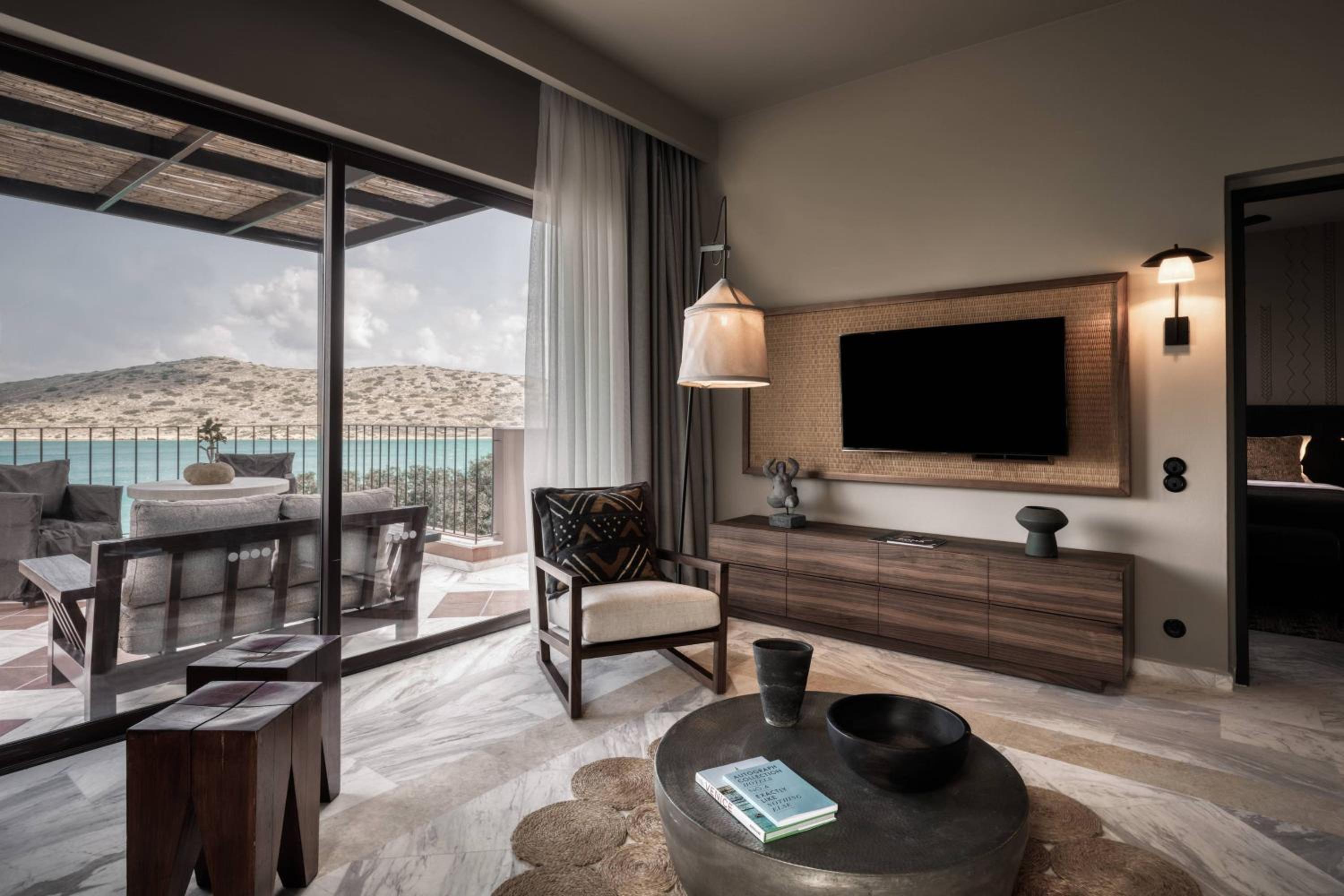 Premium One Bedroom Suite with Sea View with Private Pool