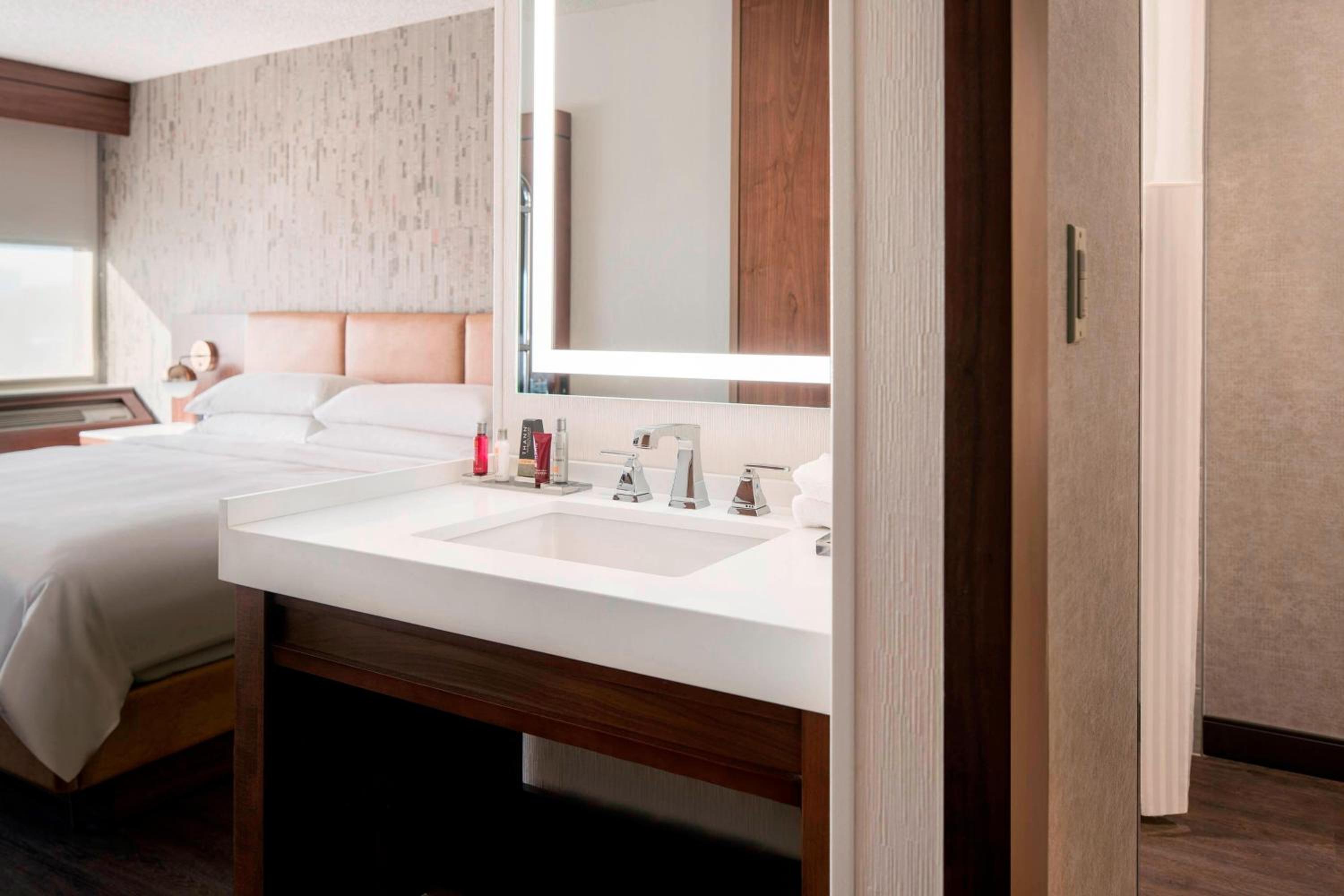 Standard King Room - Photo 2