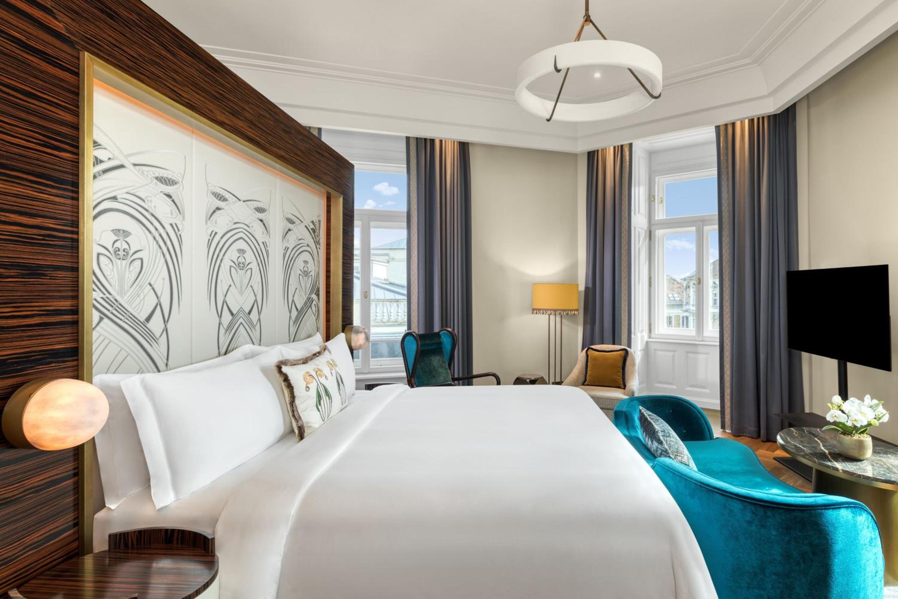 Elisabeth Bridge King Suite with River View