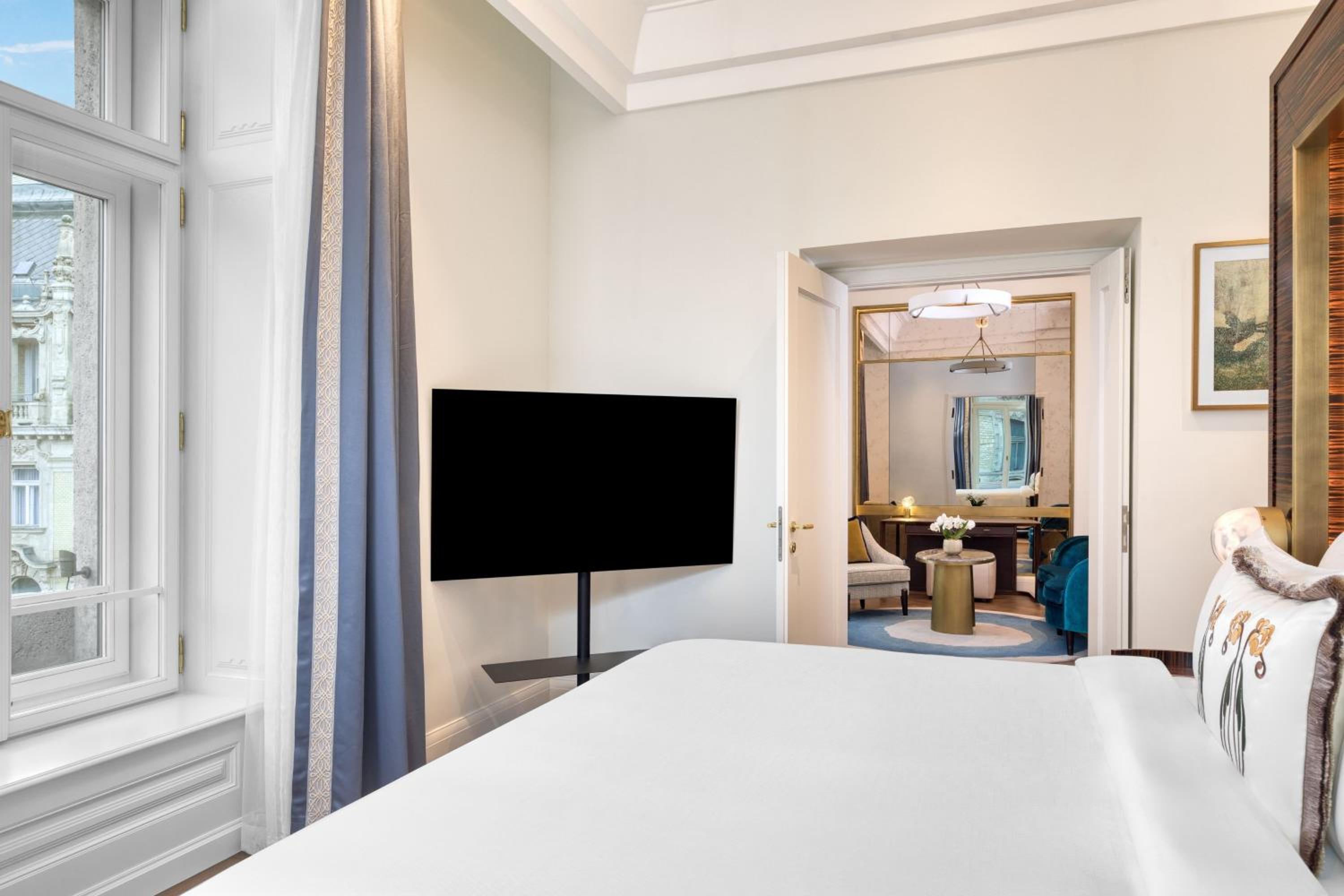 One-Bedroom King Suite with City View