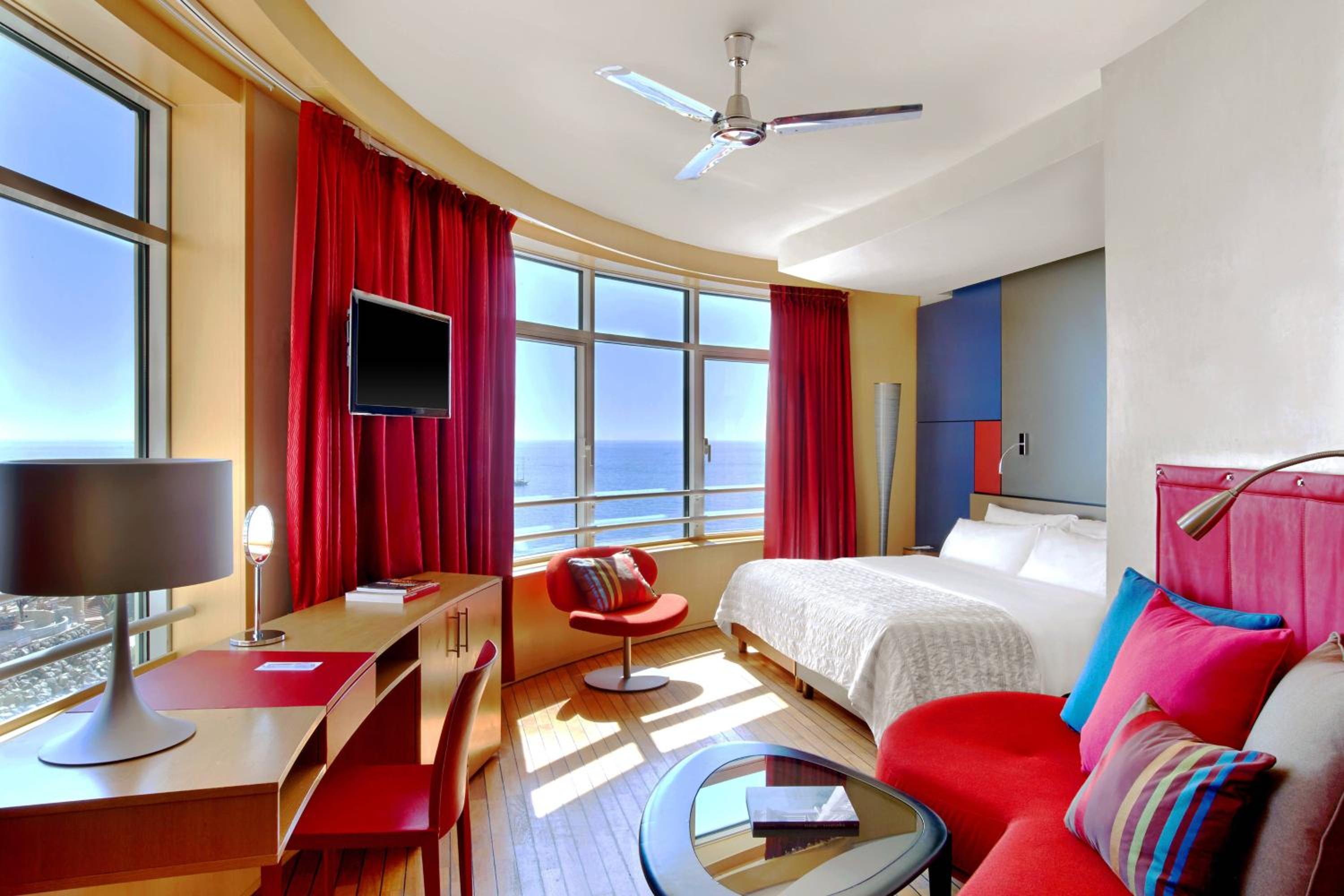 Design, Guest room, 1 King, Sea view, Crystal Towers