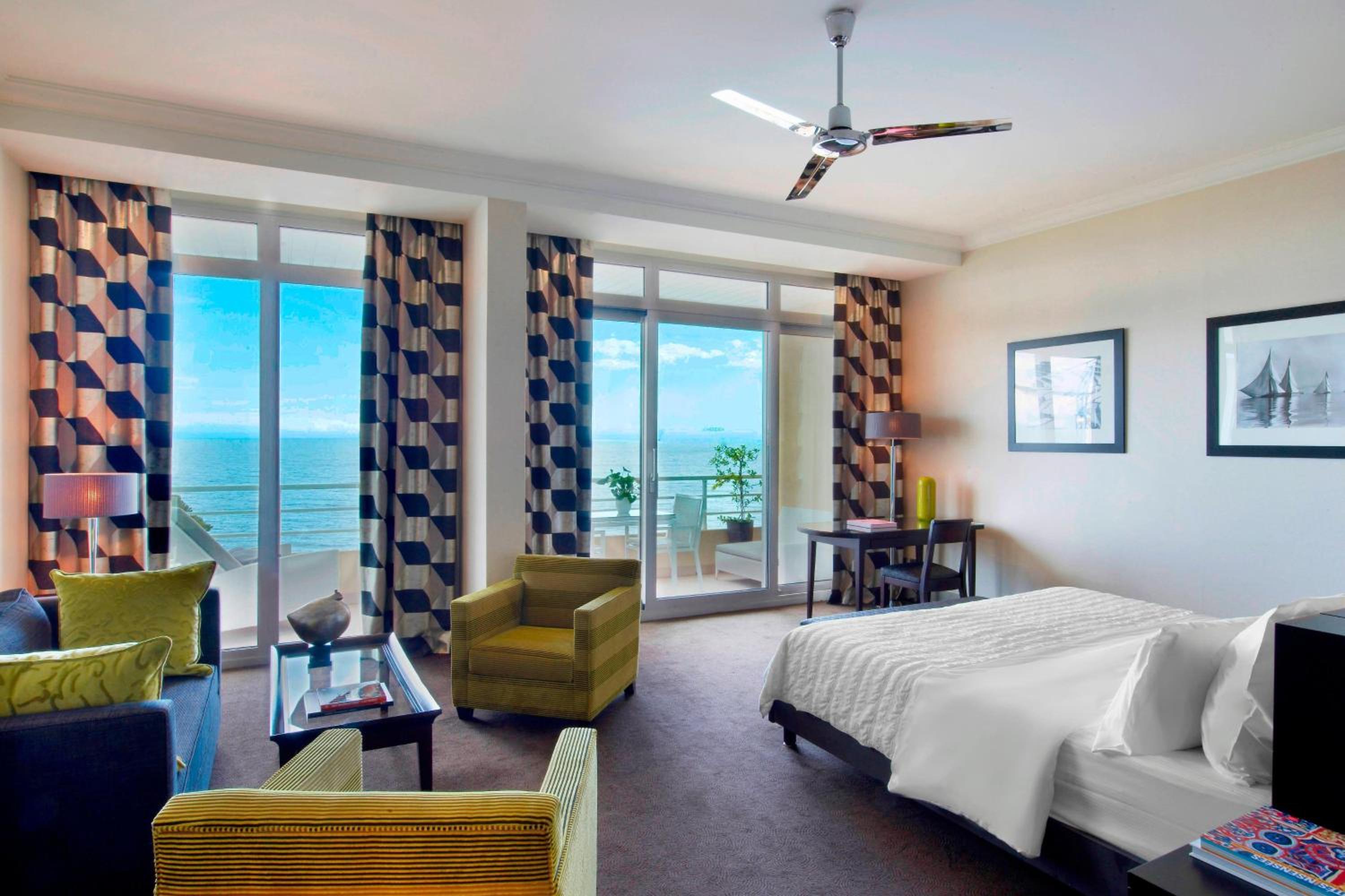 Junior Suite, 1 King, Sea view, High floor, Balcony