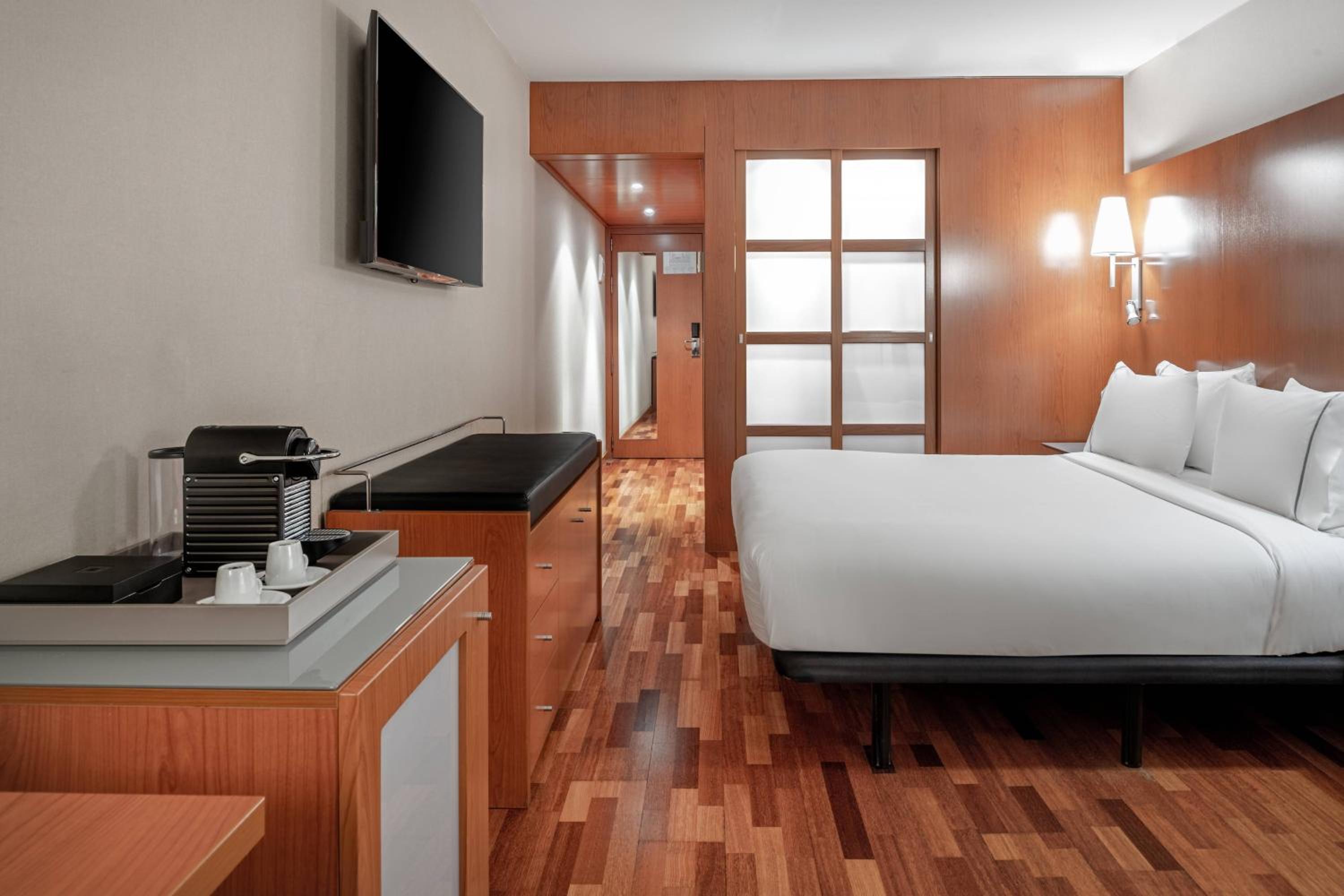 Superior King Room - Photo 3
