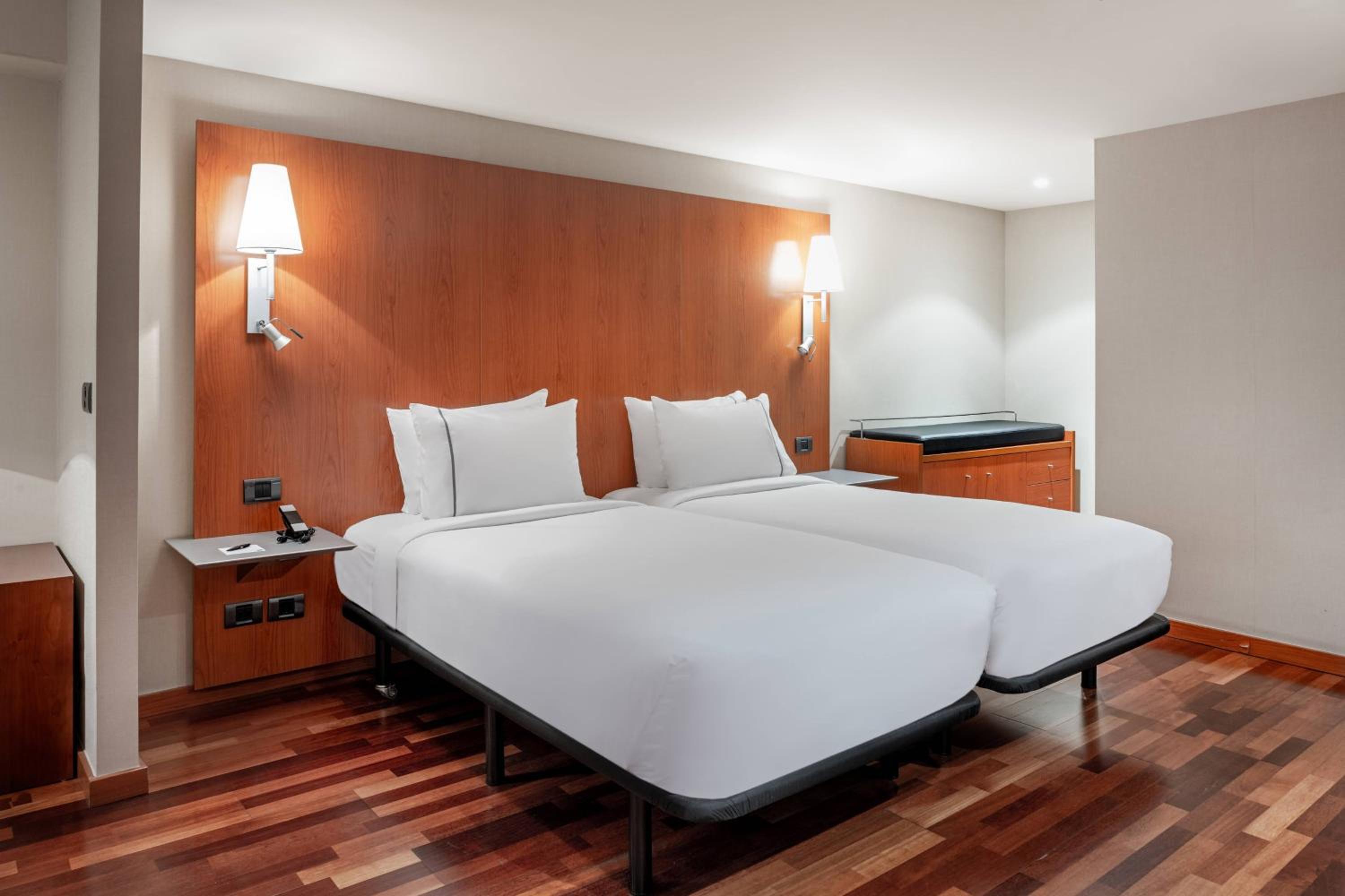 Standard Twin Room - Photo 1