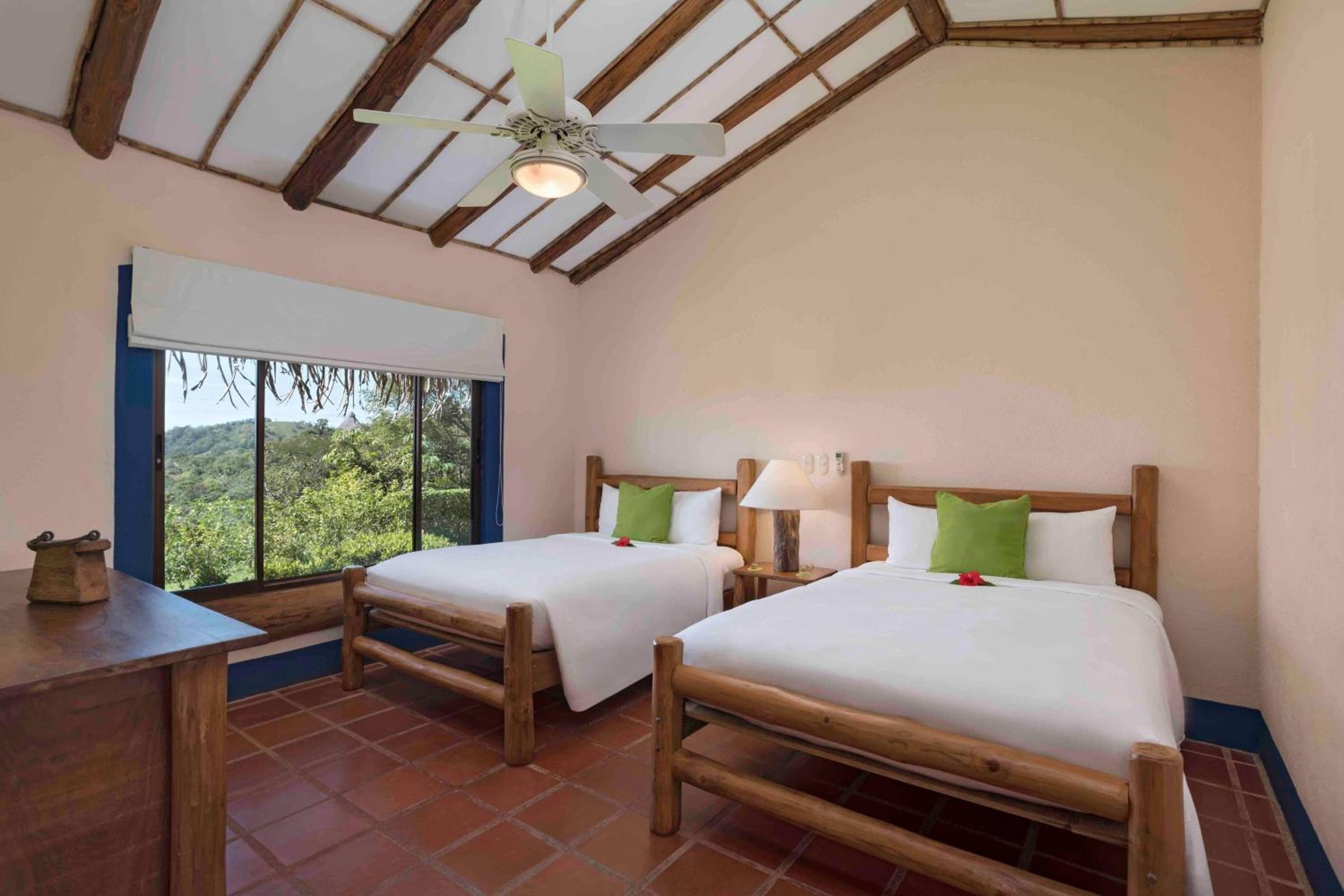 Villa de 3 habitaciones, vista al mar, piscina privada