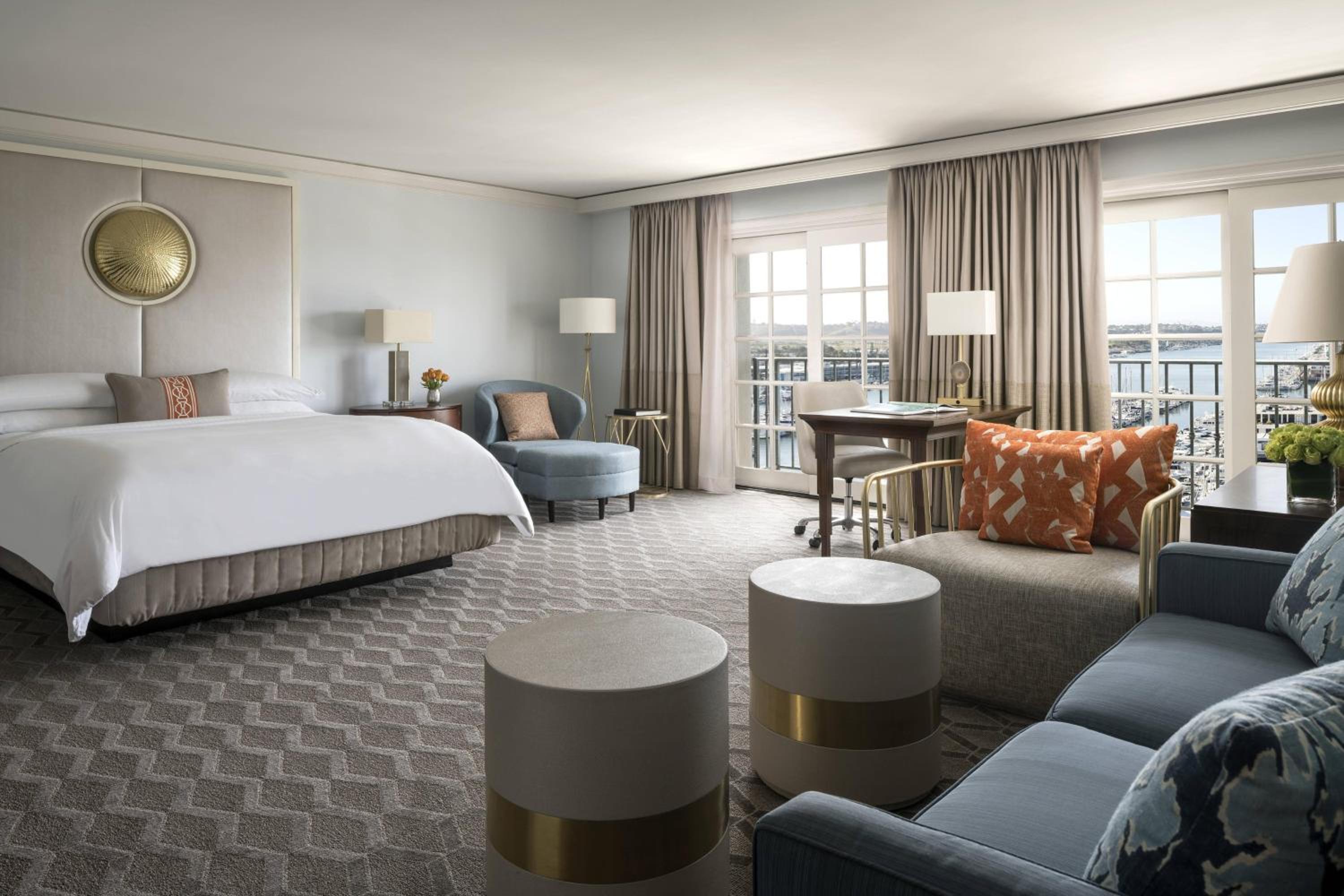 Junior Suite with, 1 King Bed, Sofa bed, Marina view and Balcony