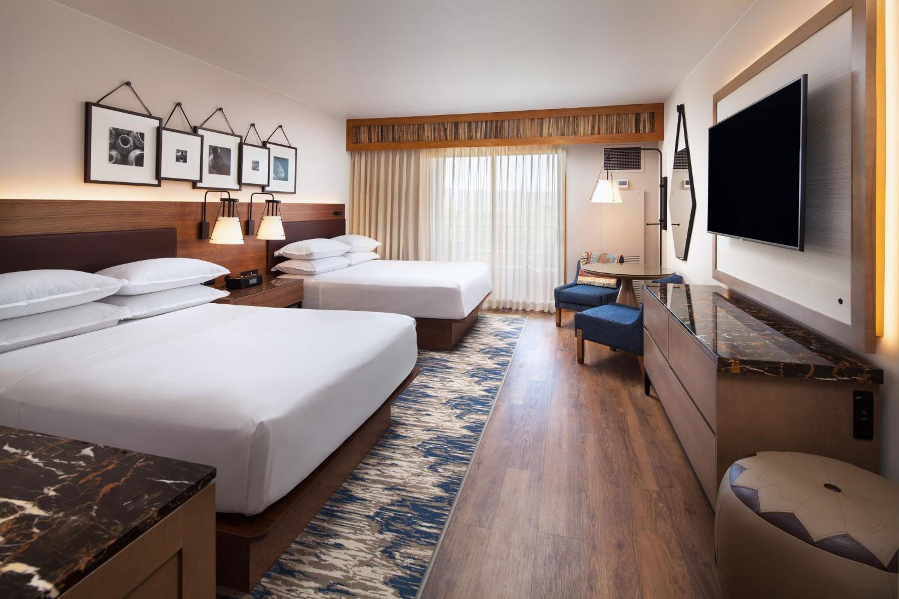 Deluxe Queen Room with Two Queen Beds and Roll In Shower (Non Smoking) (Accessible) photo 1