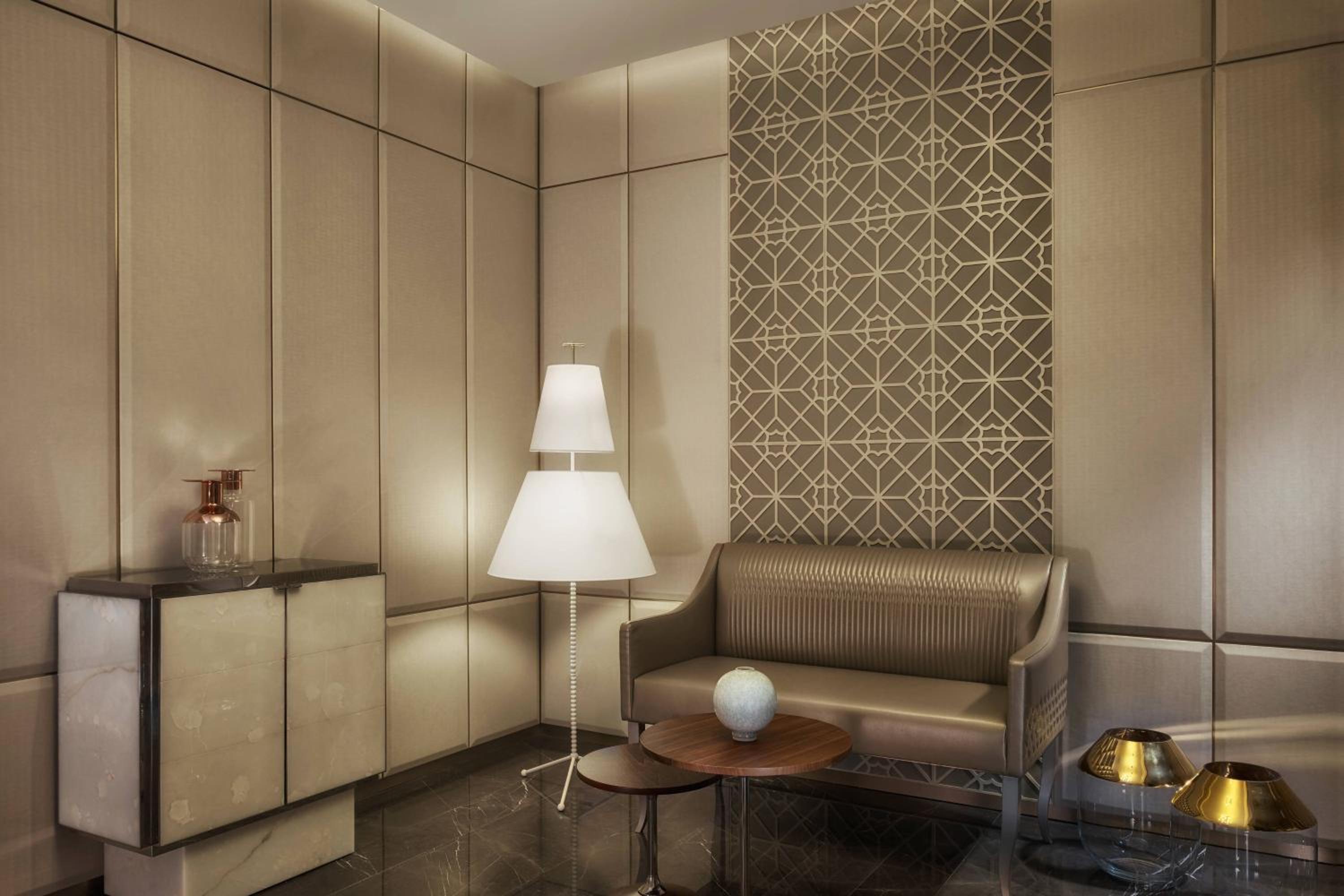 Piano One-Bedroom King Suite with Sea View and Balcony photo 2