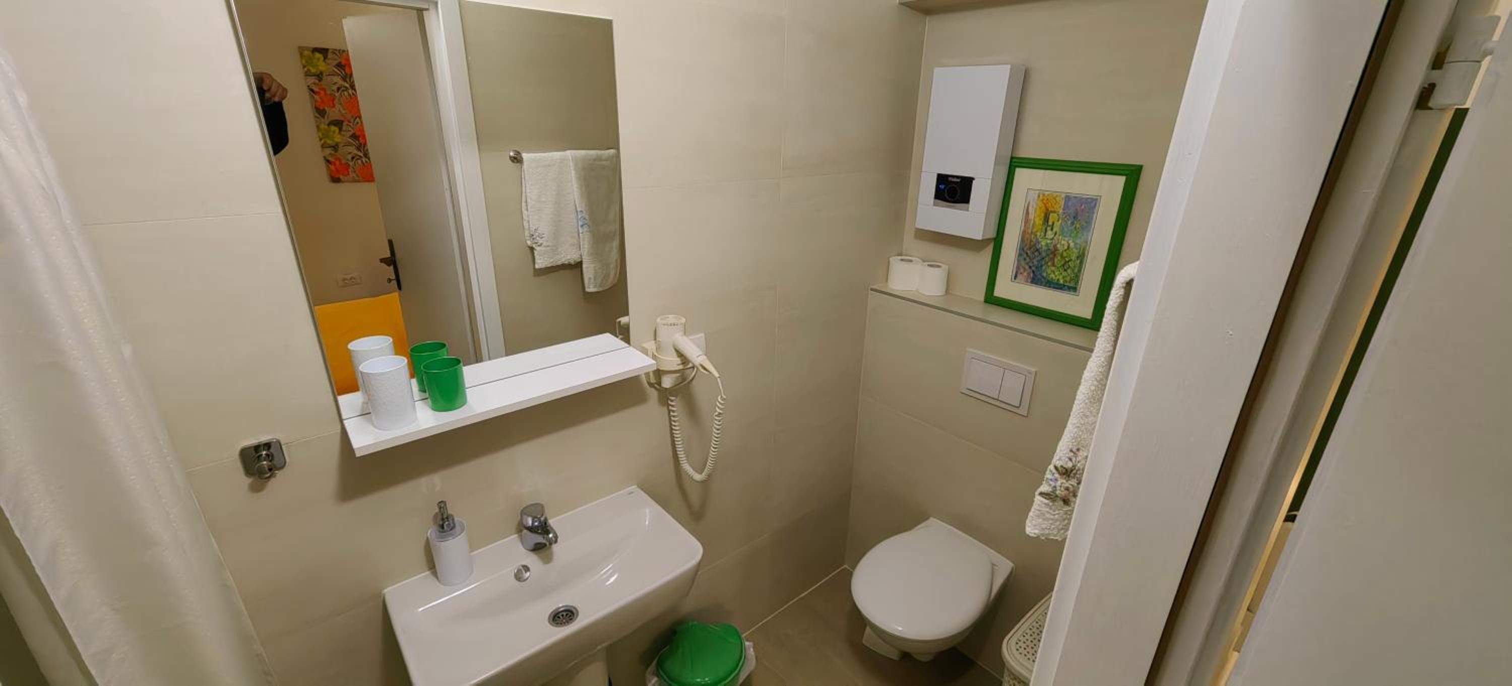 Studio Apartment - Photo 2