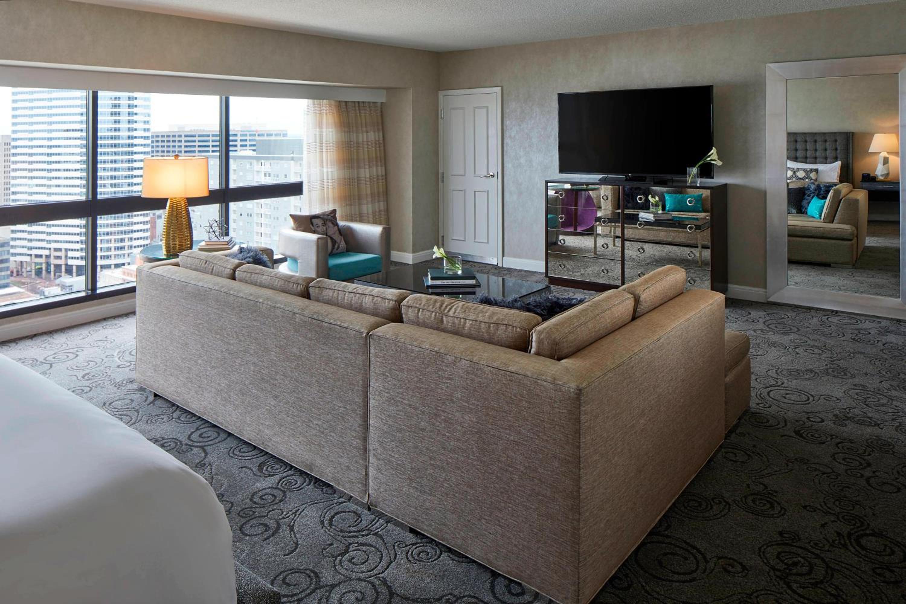 Suite, 1 King - Photo 2