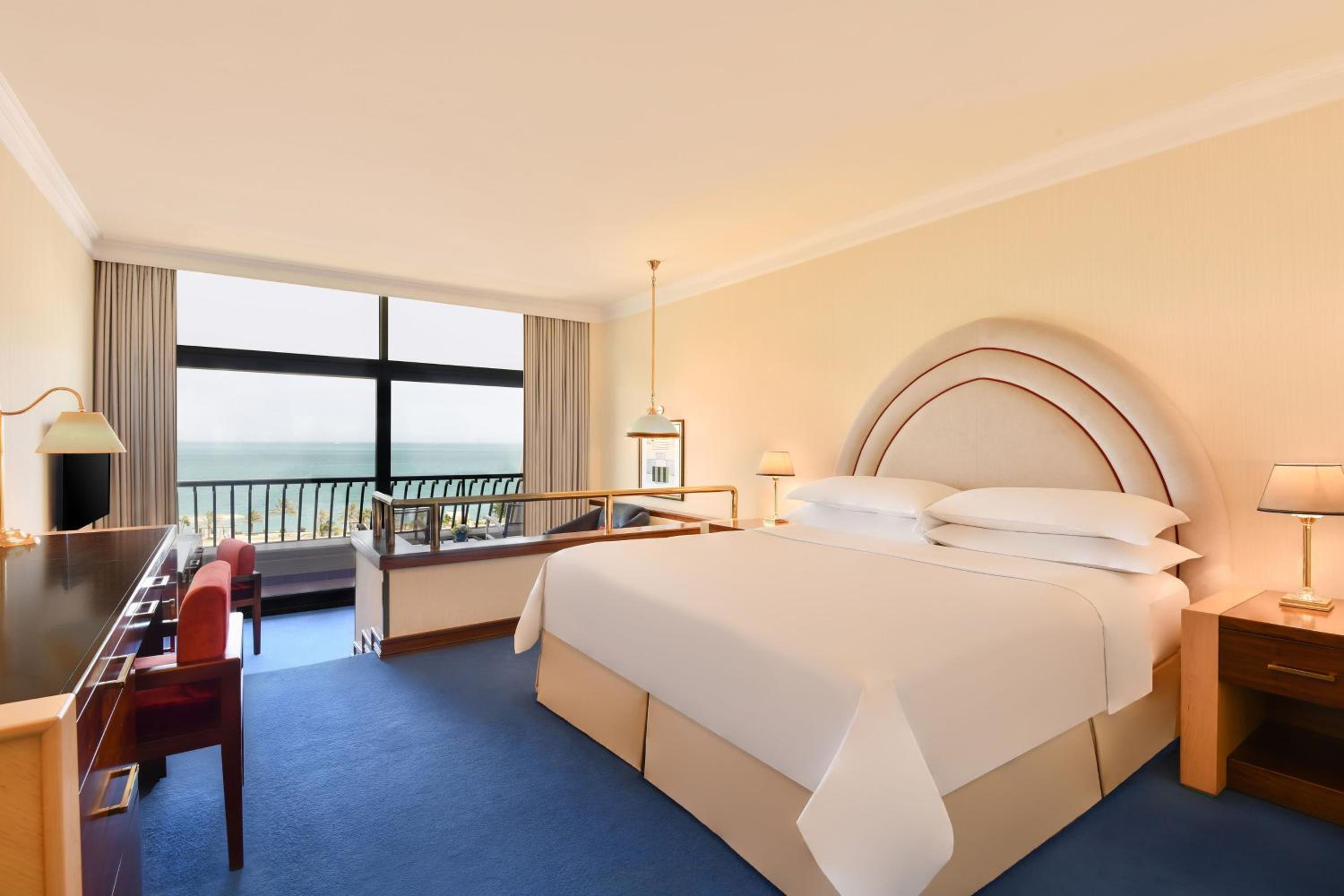 Deluxe King Sea View Room - Photo 5