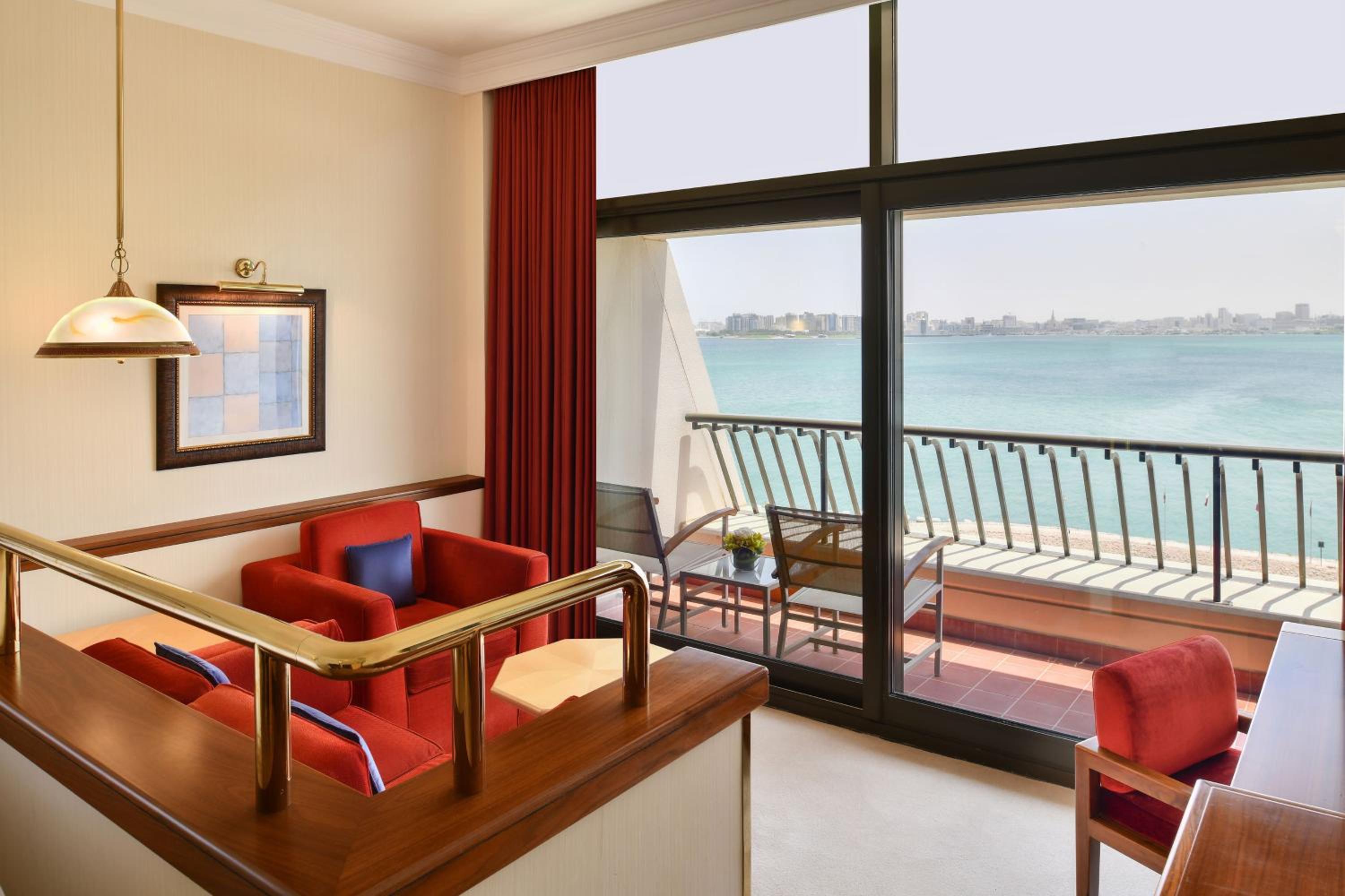 Deluxe King Room, Corniche Sea View - Photo 2