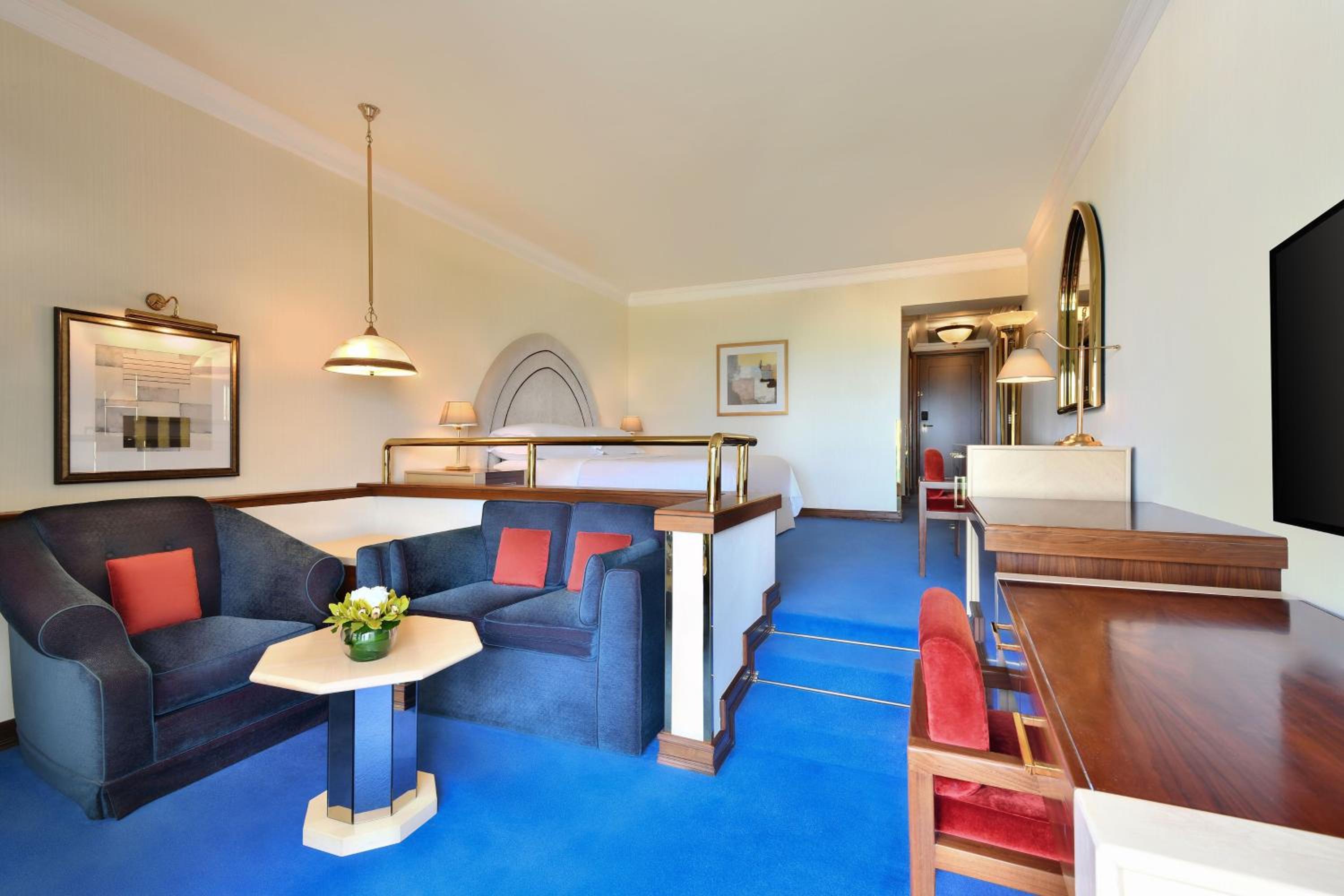 Deluxe King Sea View Room - Photo 6