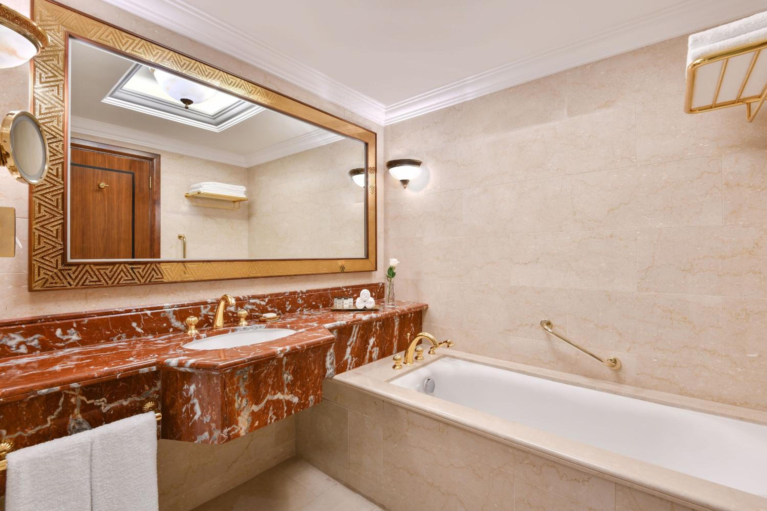 Deluxe Twin Room - Photo 3