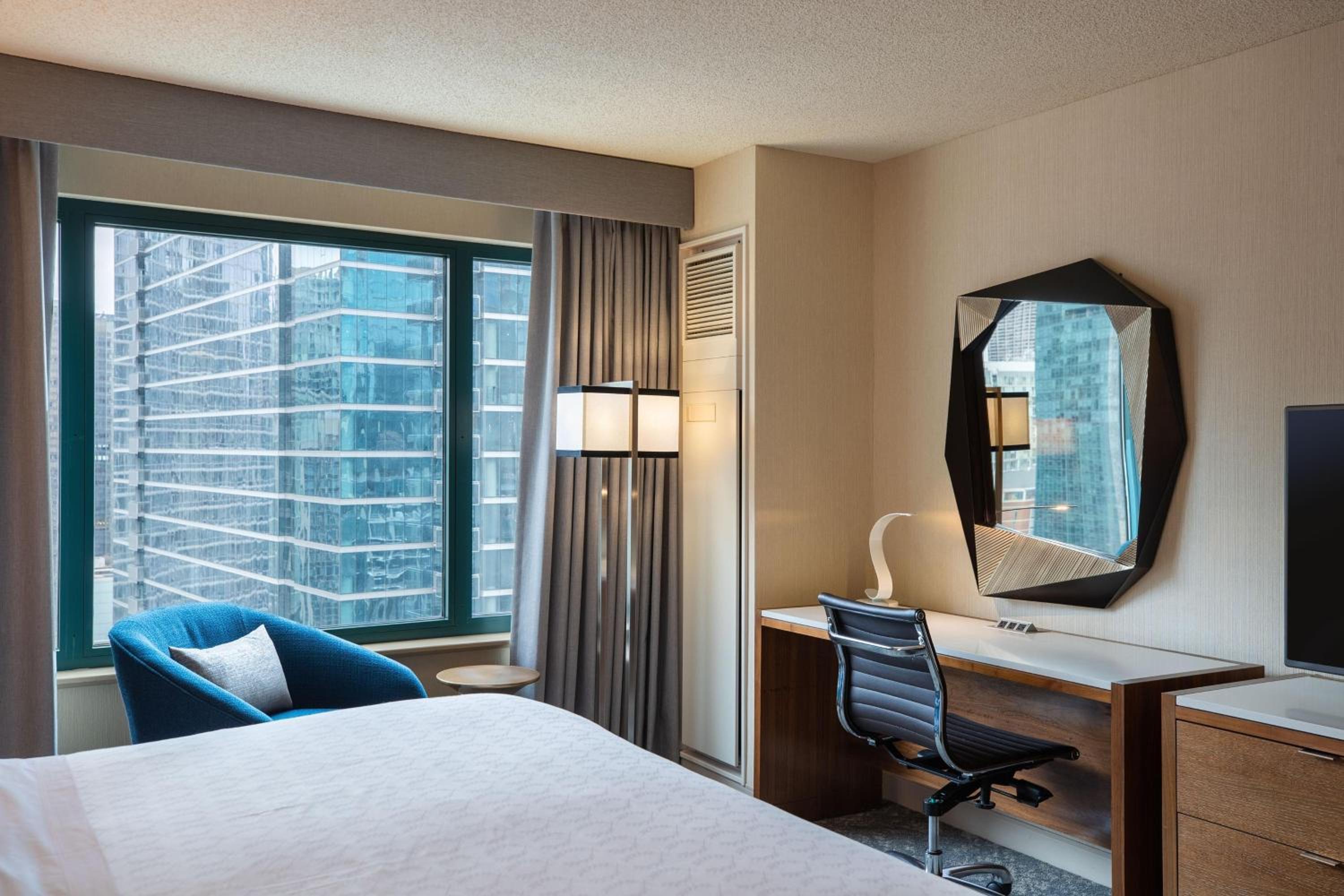 Club King Room with City View - High Floor - Photo 17