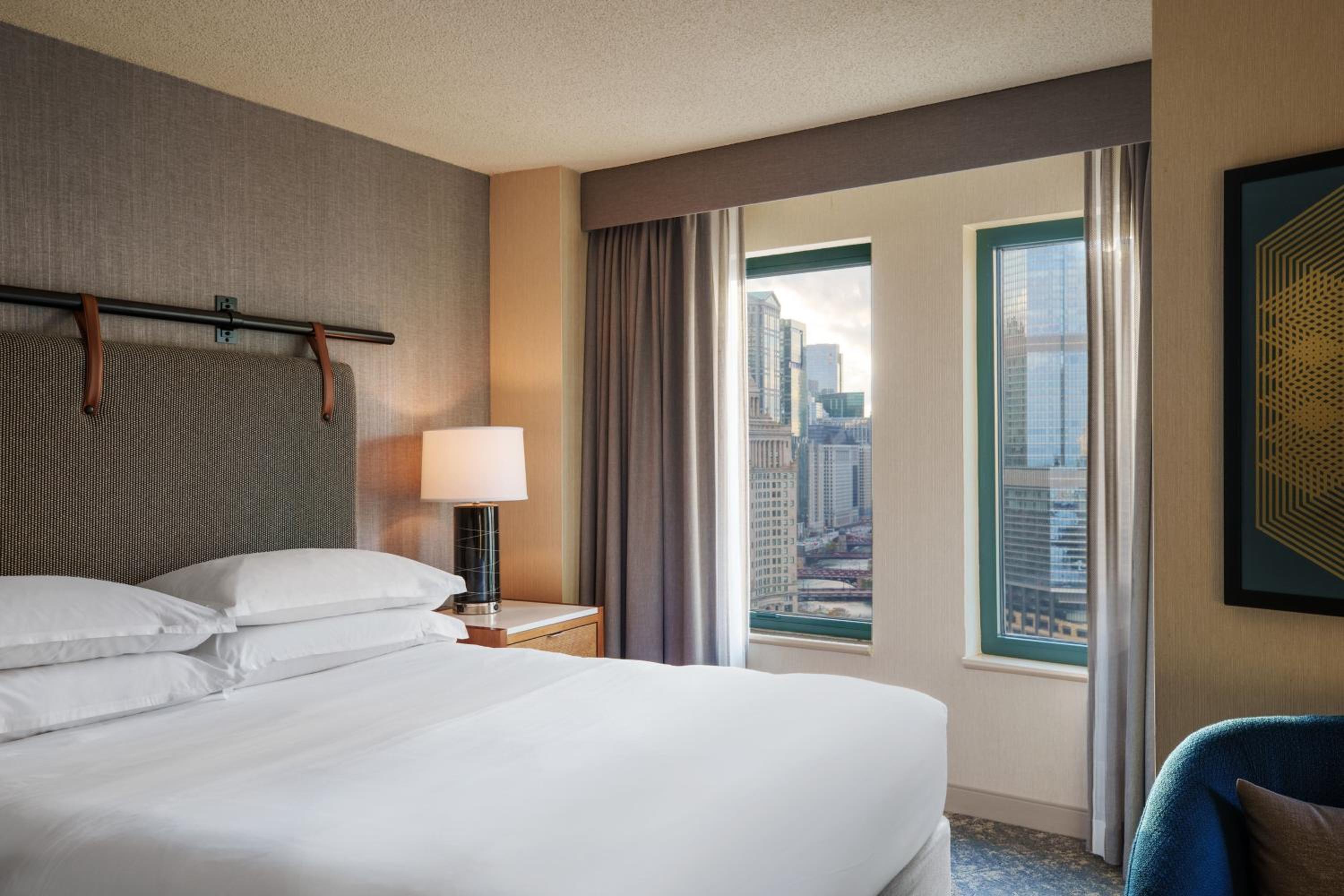 Deluxe King Room with River View - Photo 12