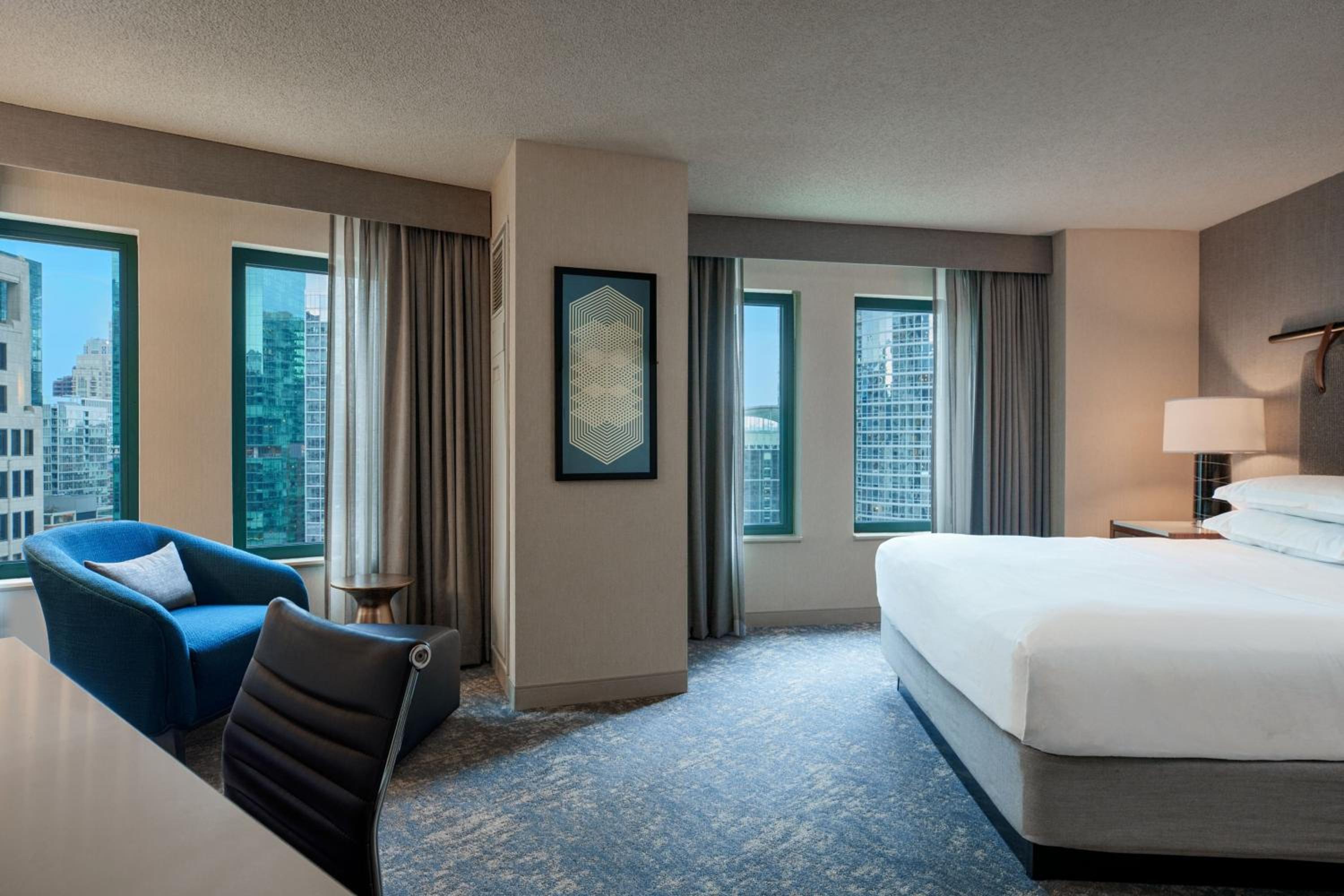 Deluxe King Room with River View - Photo 4