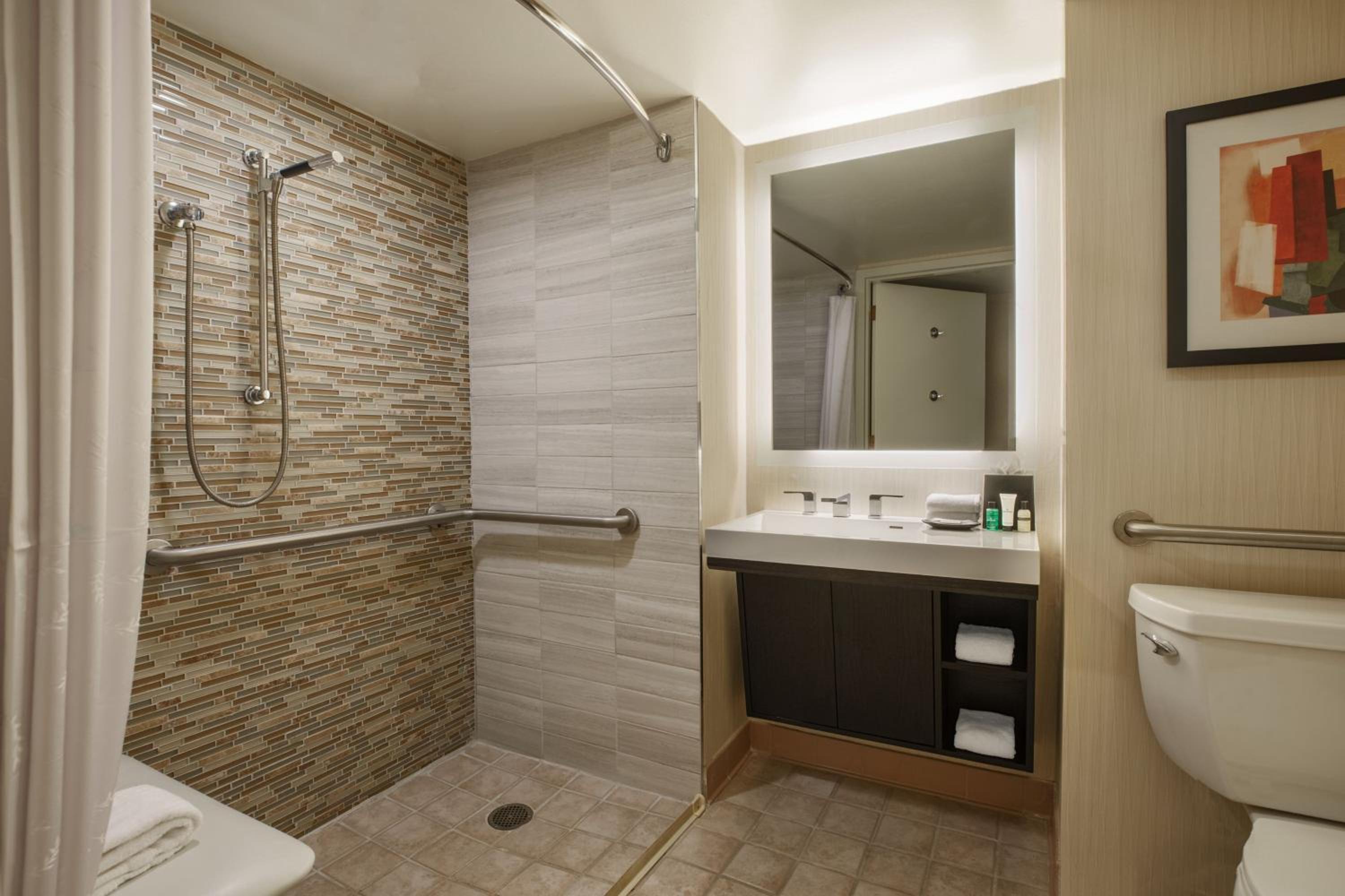 King Room with Roll-in Shower - Mobility and Hearing Accessible - Photo 11