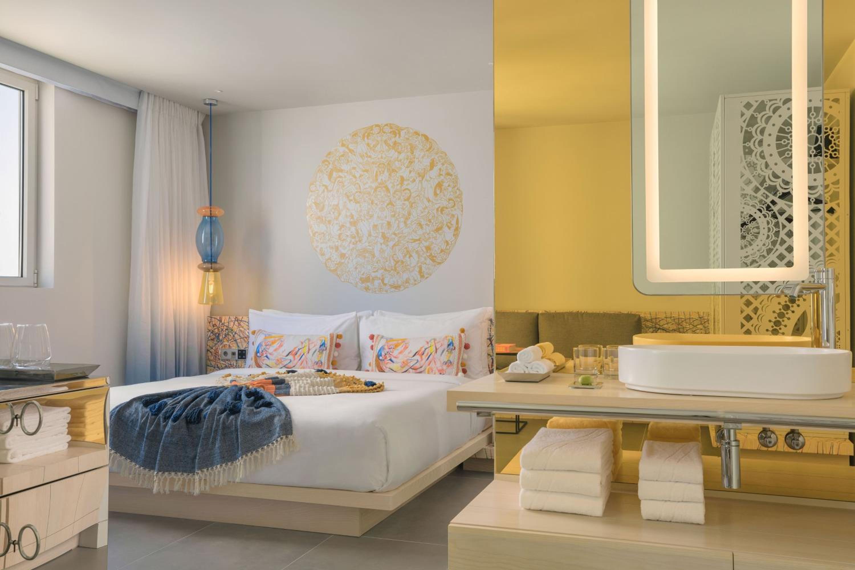 Standard King Room - Photo 6