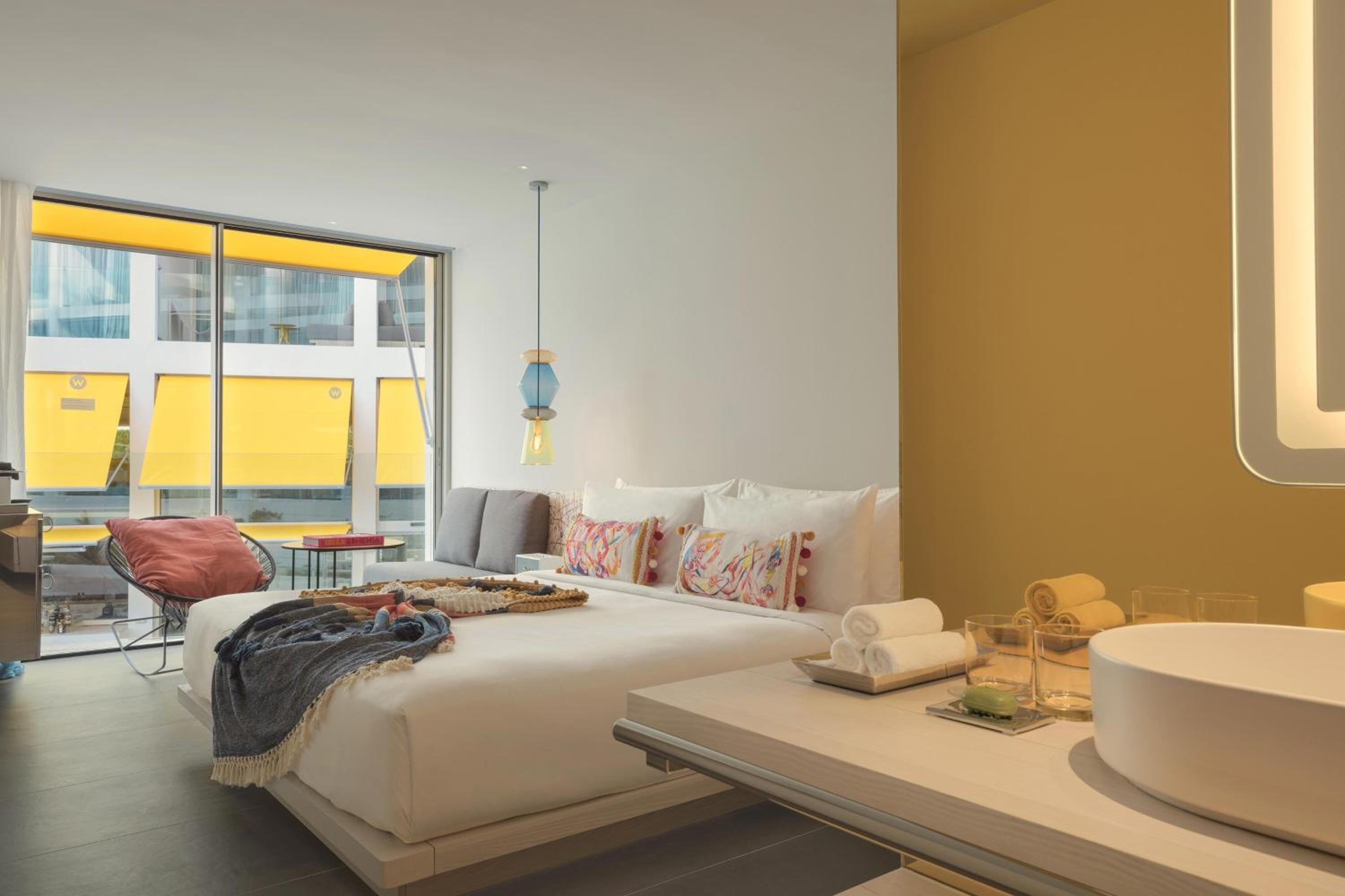 Standard King Room - Photo 8