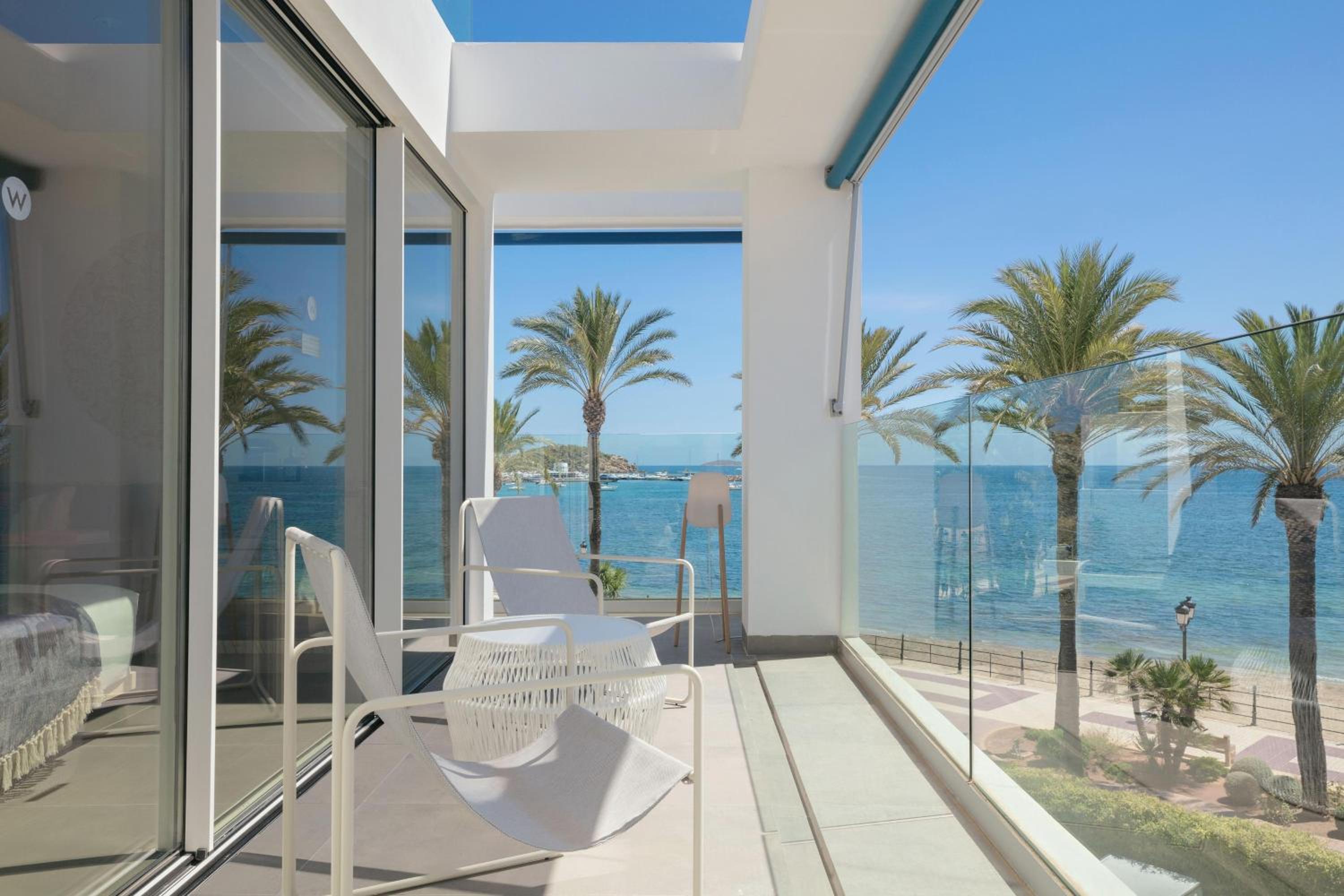 Premier King Room with Seafront and Balcony - Photo 5
