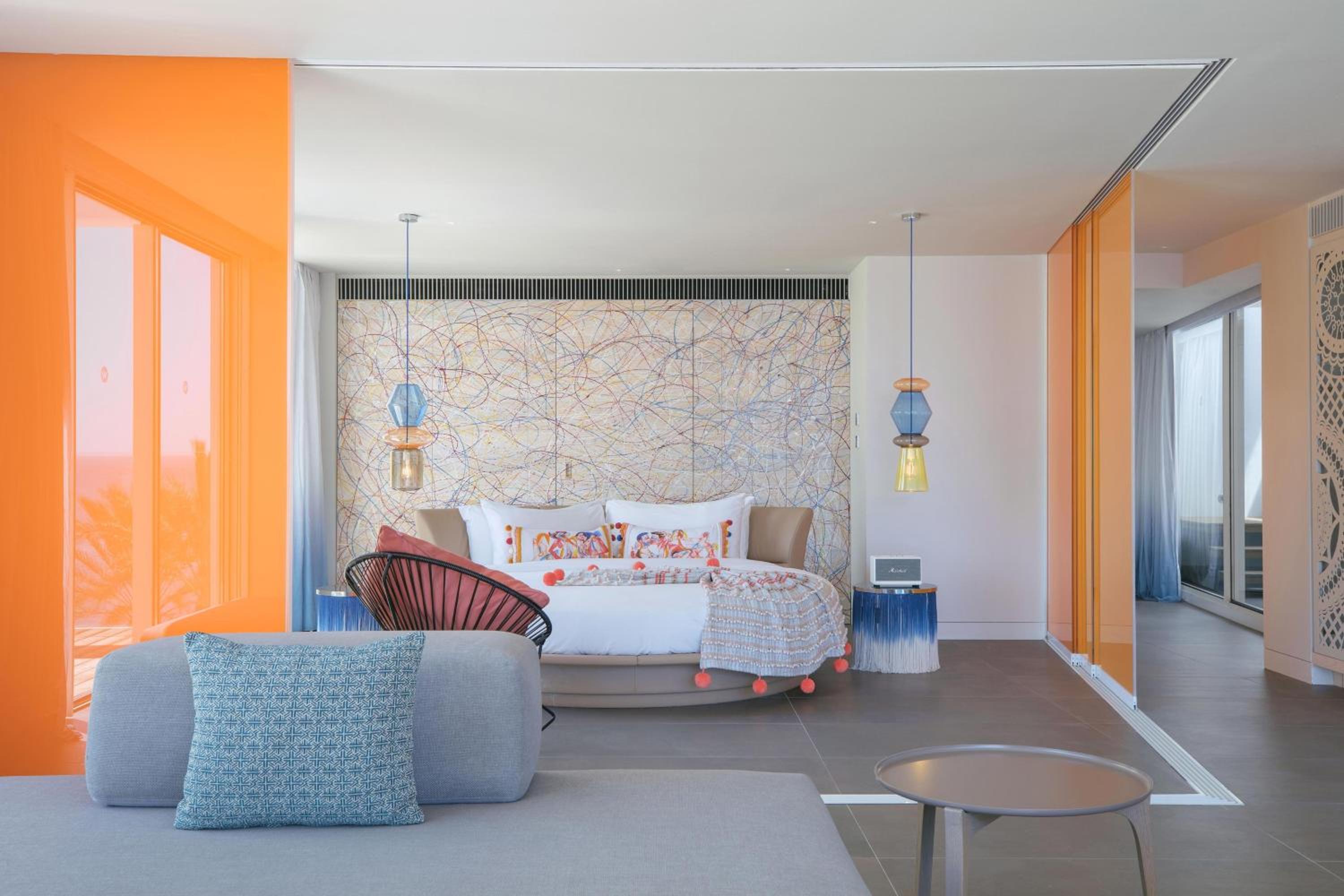 Penthouse King Suite with Round Bed and Seafront