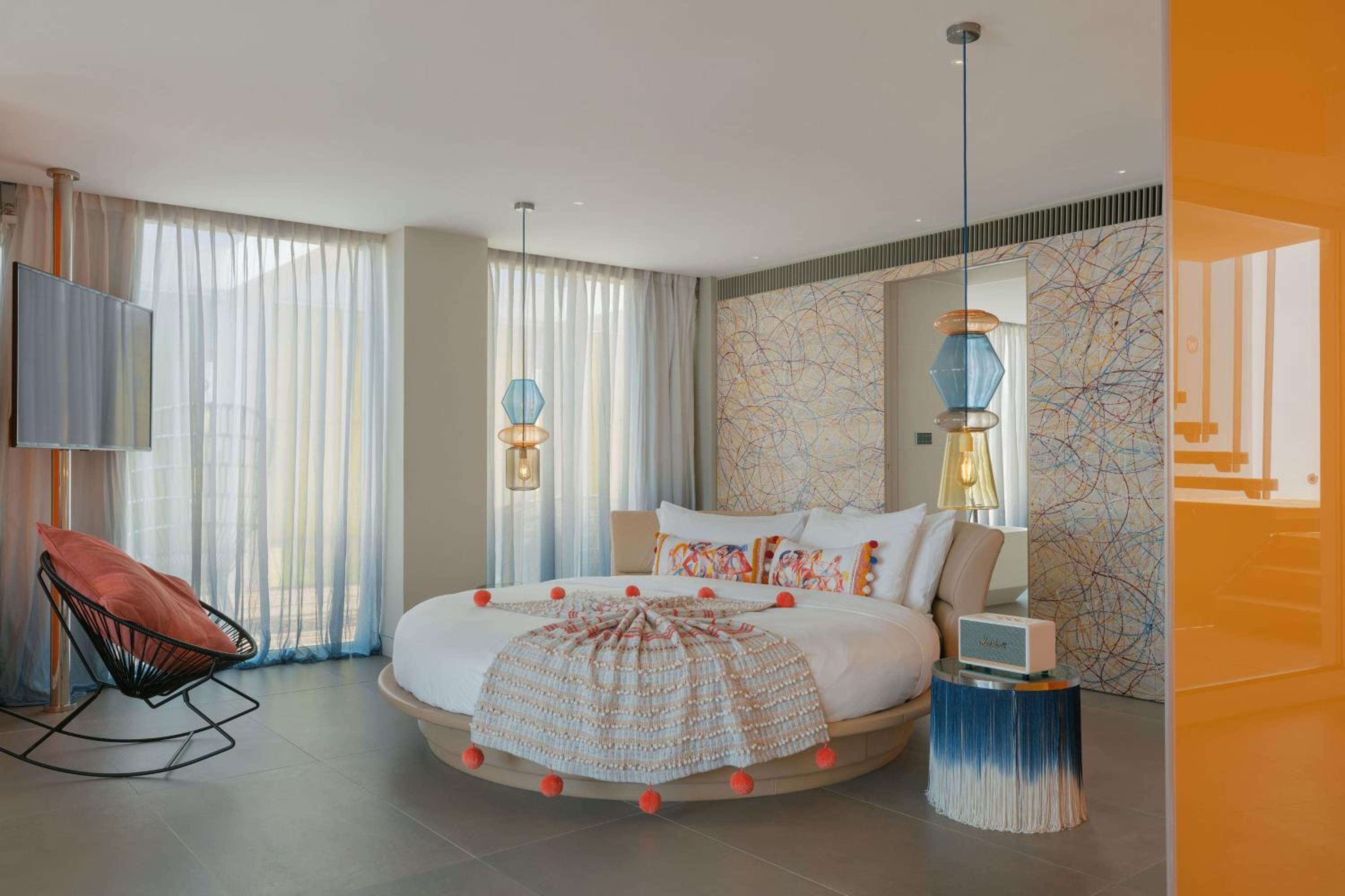 Penthouse King Suite with Round Bed and Seafront