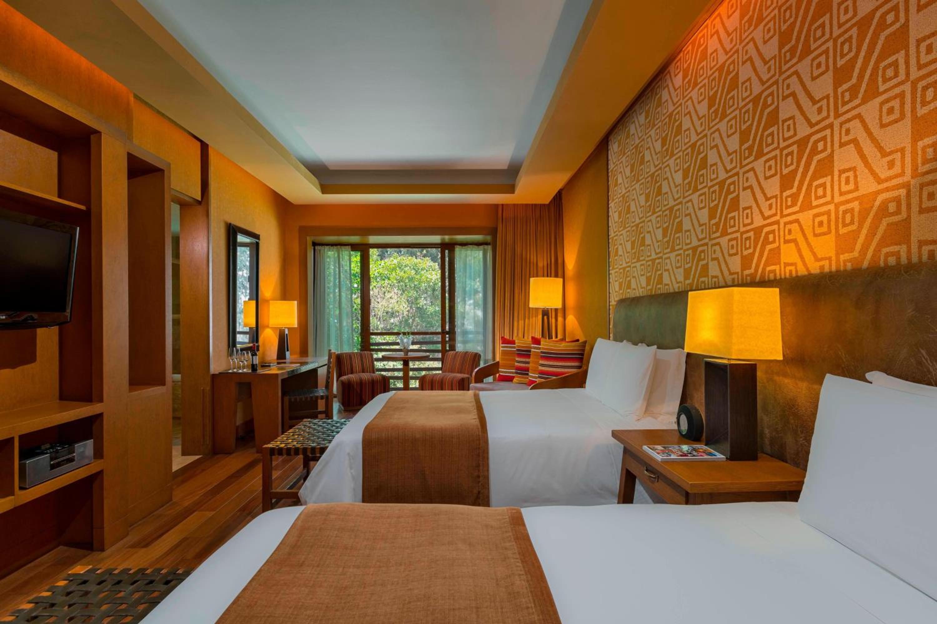 One-Bedroom Queen Suite with Two Queen Beds