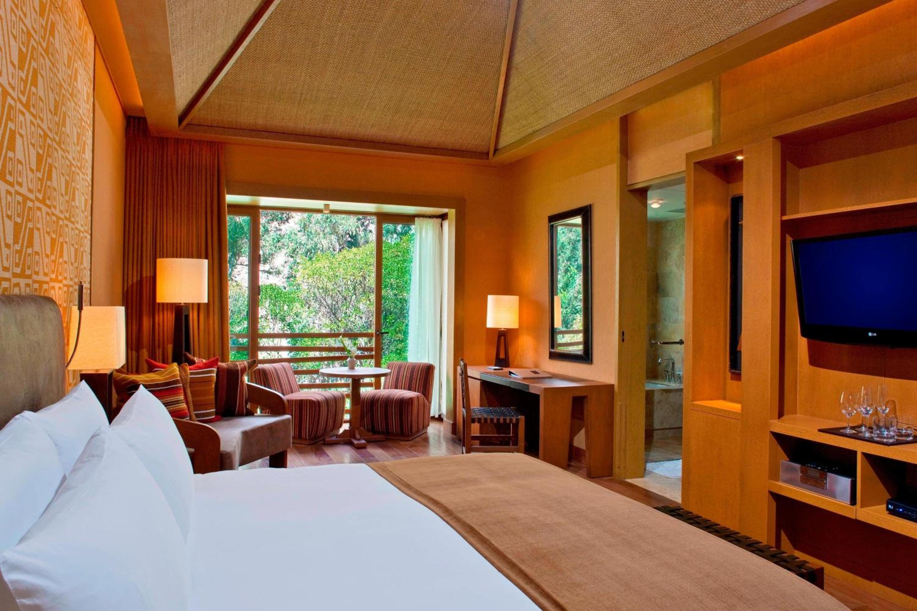 Deluxe King Room - Photo 1