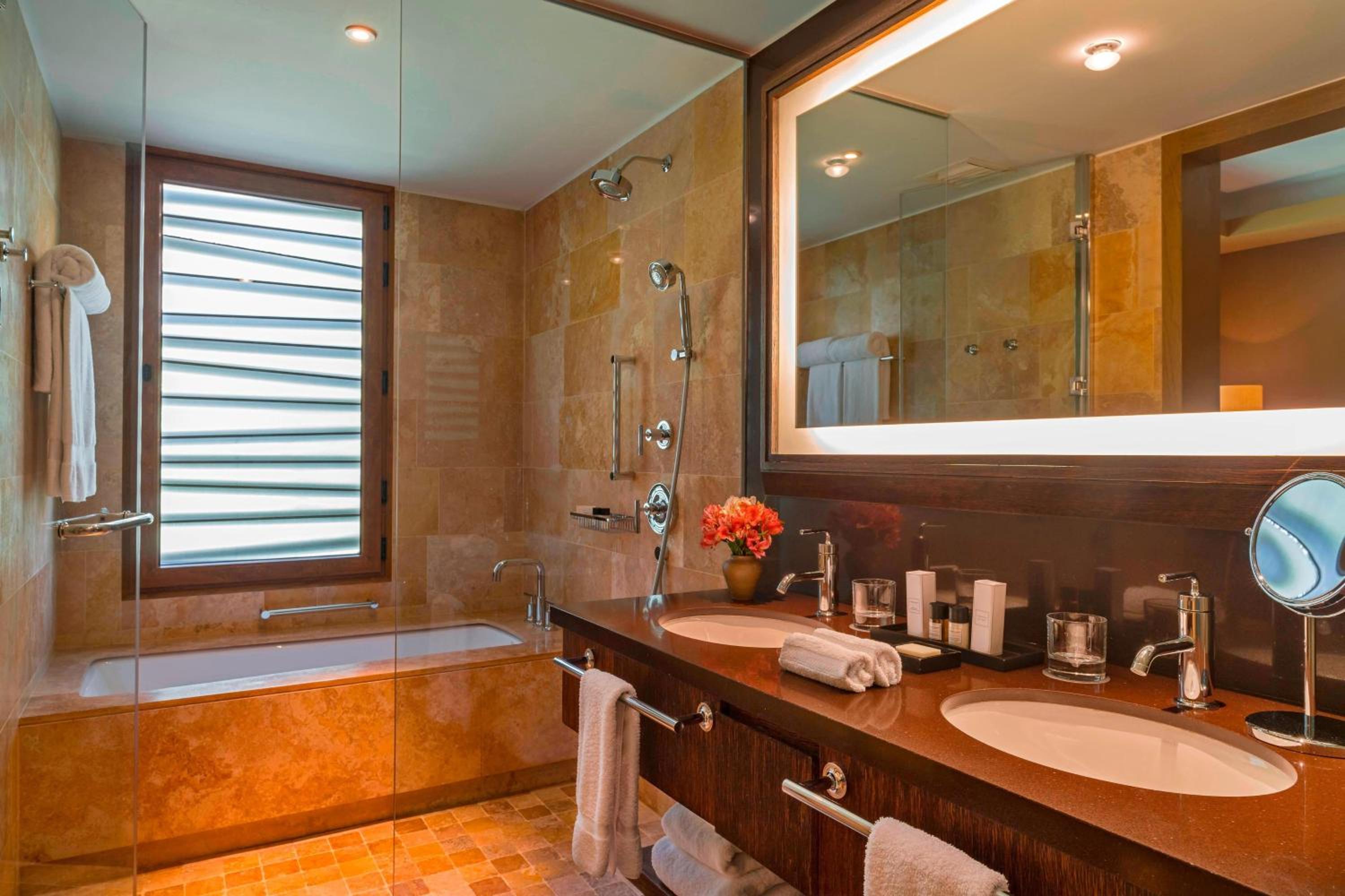 Grand Deluxe King Room with Terrace - Photo 2