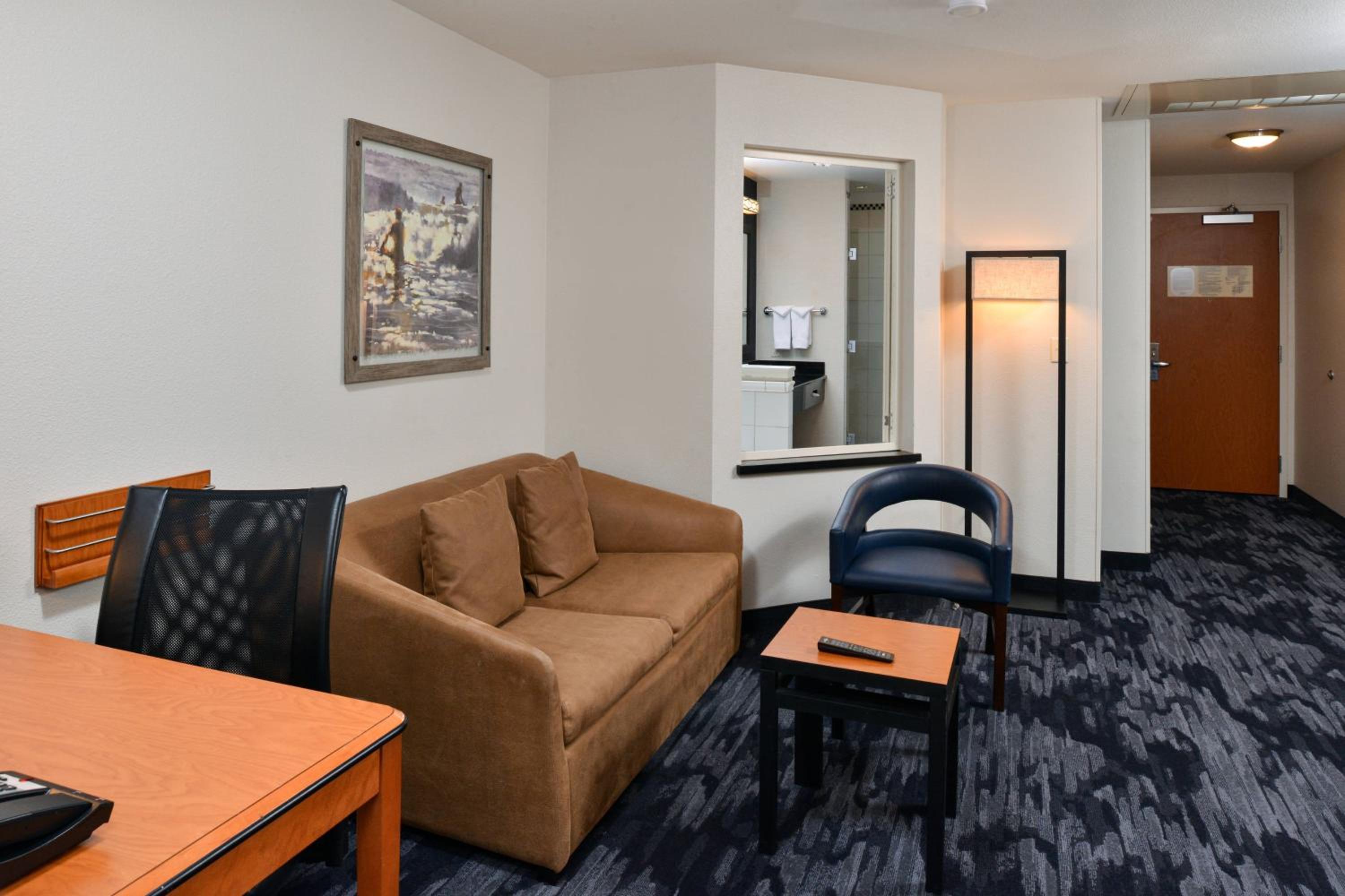 One-Bedroom Junior King Suite with Sofa Bed - Second and Third Floor photo 1