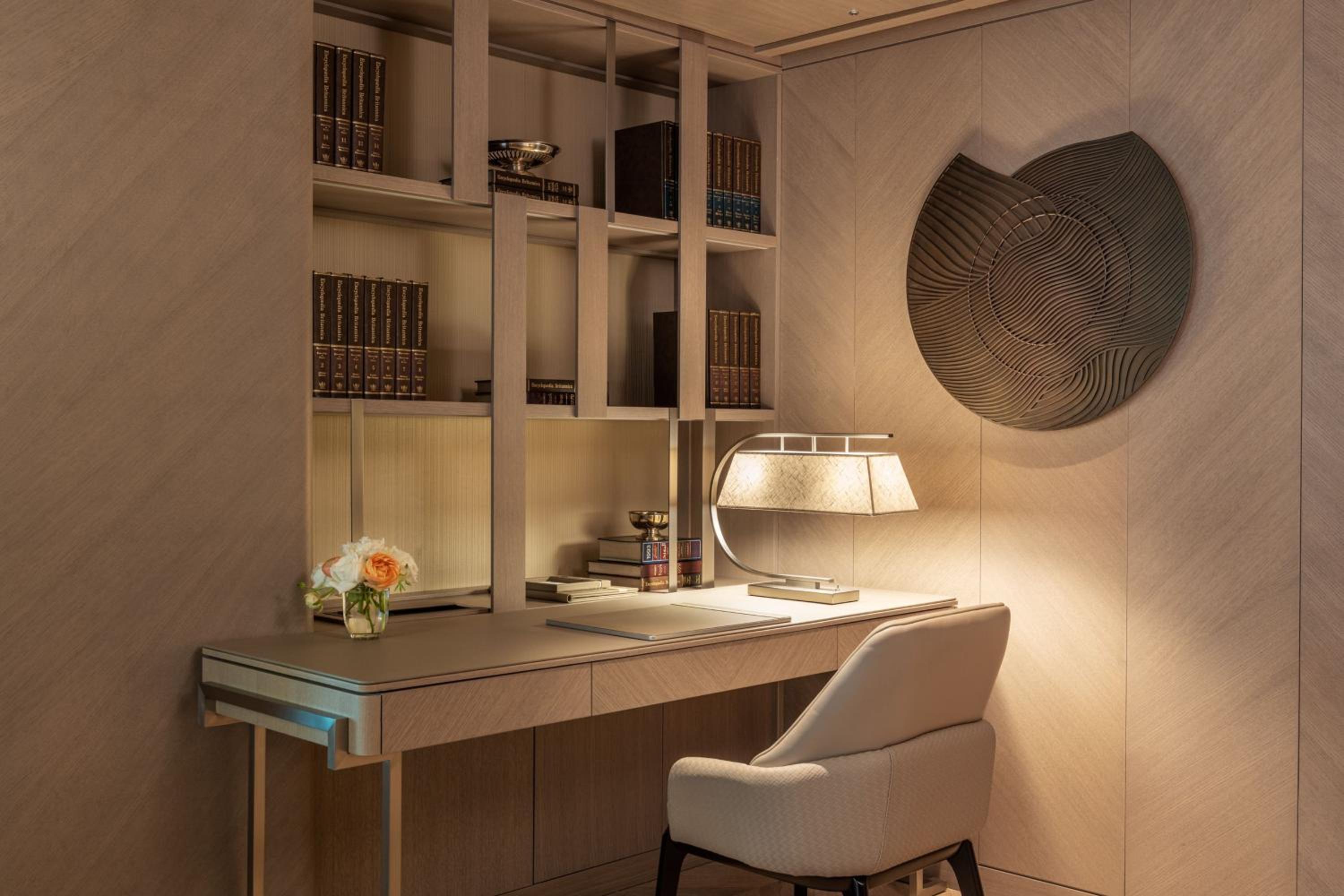 King Suite - Astor photo 2
