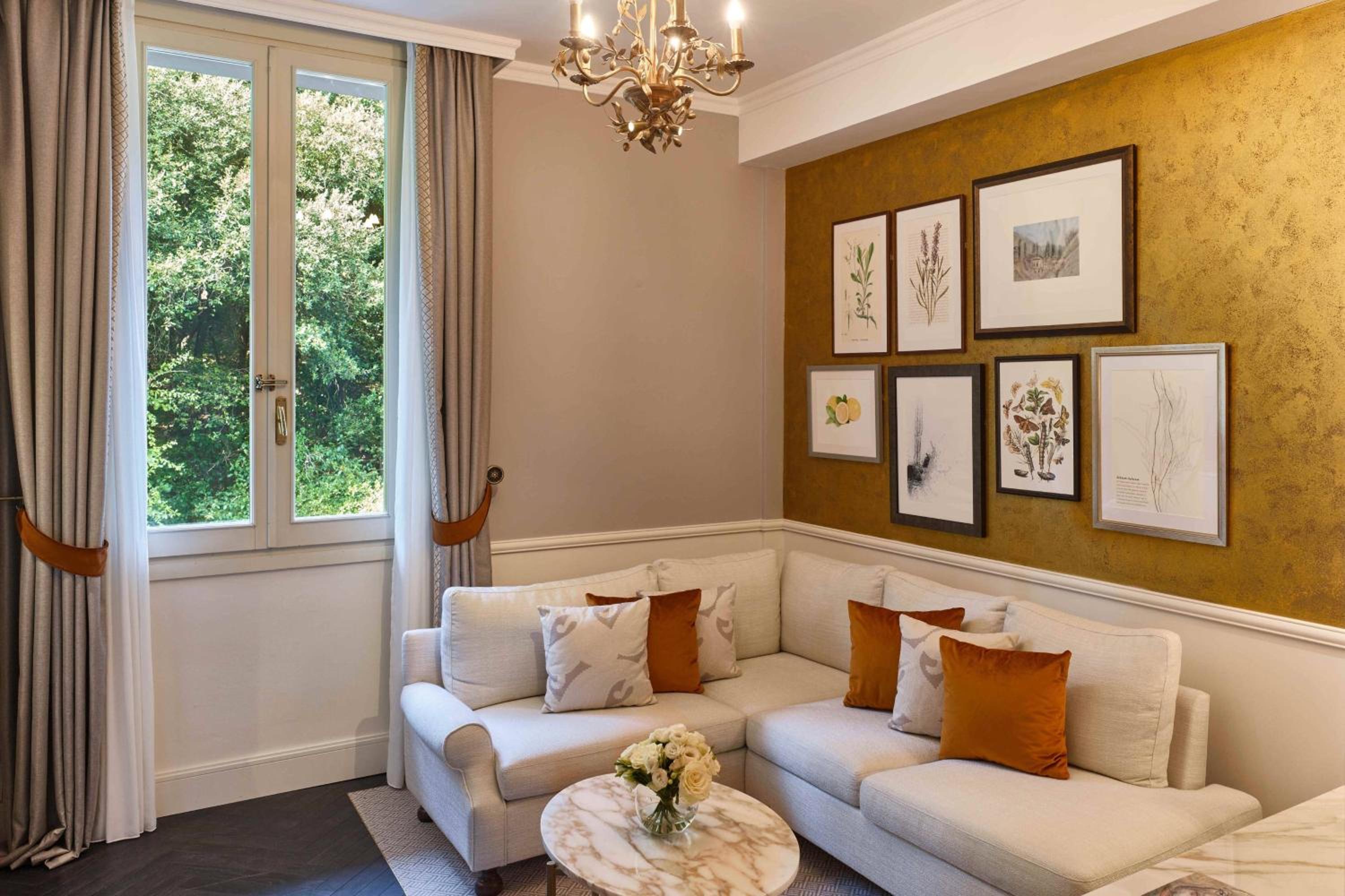 Junior King Suite with Mountain View