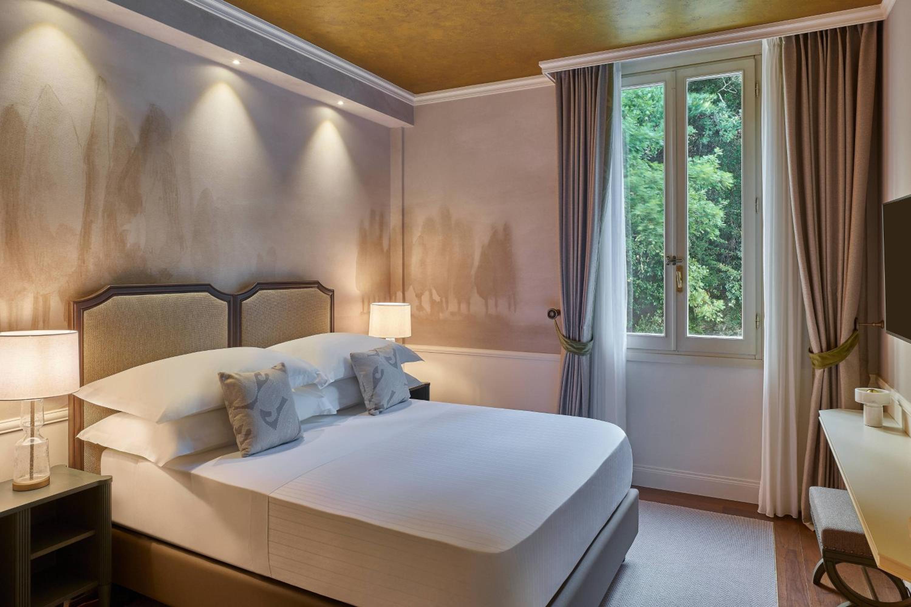 Classic Queen Room