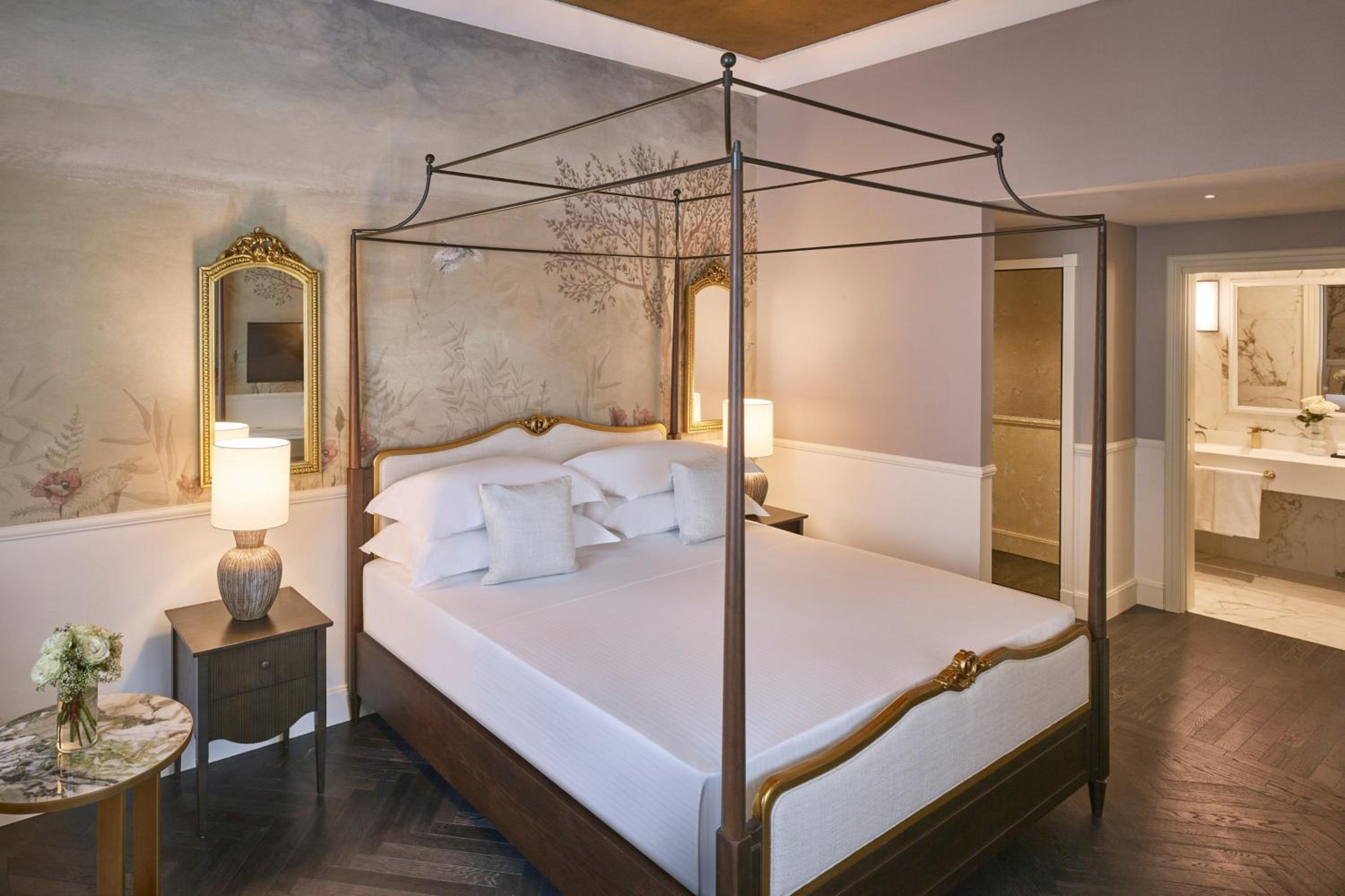 Grand Deluxe King Room with Terrace and Garden View