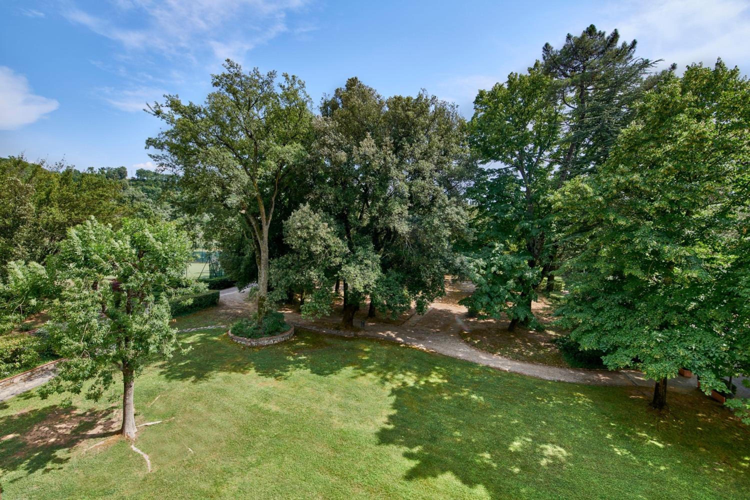 Classic Queen Room with Garden View