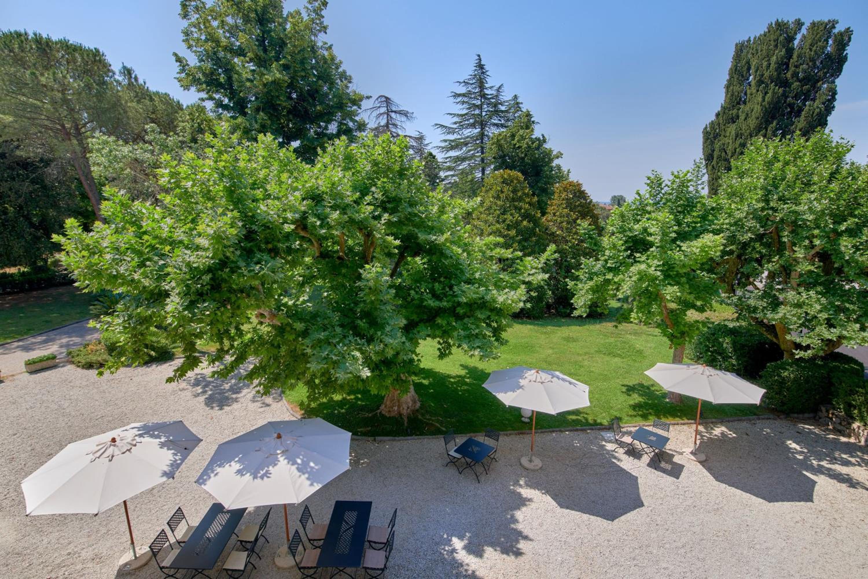 Deluxe Queen Room with Garden View