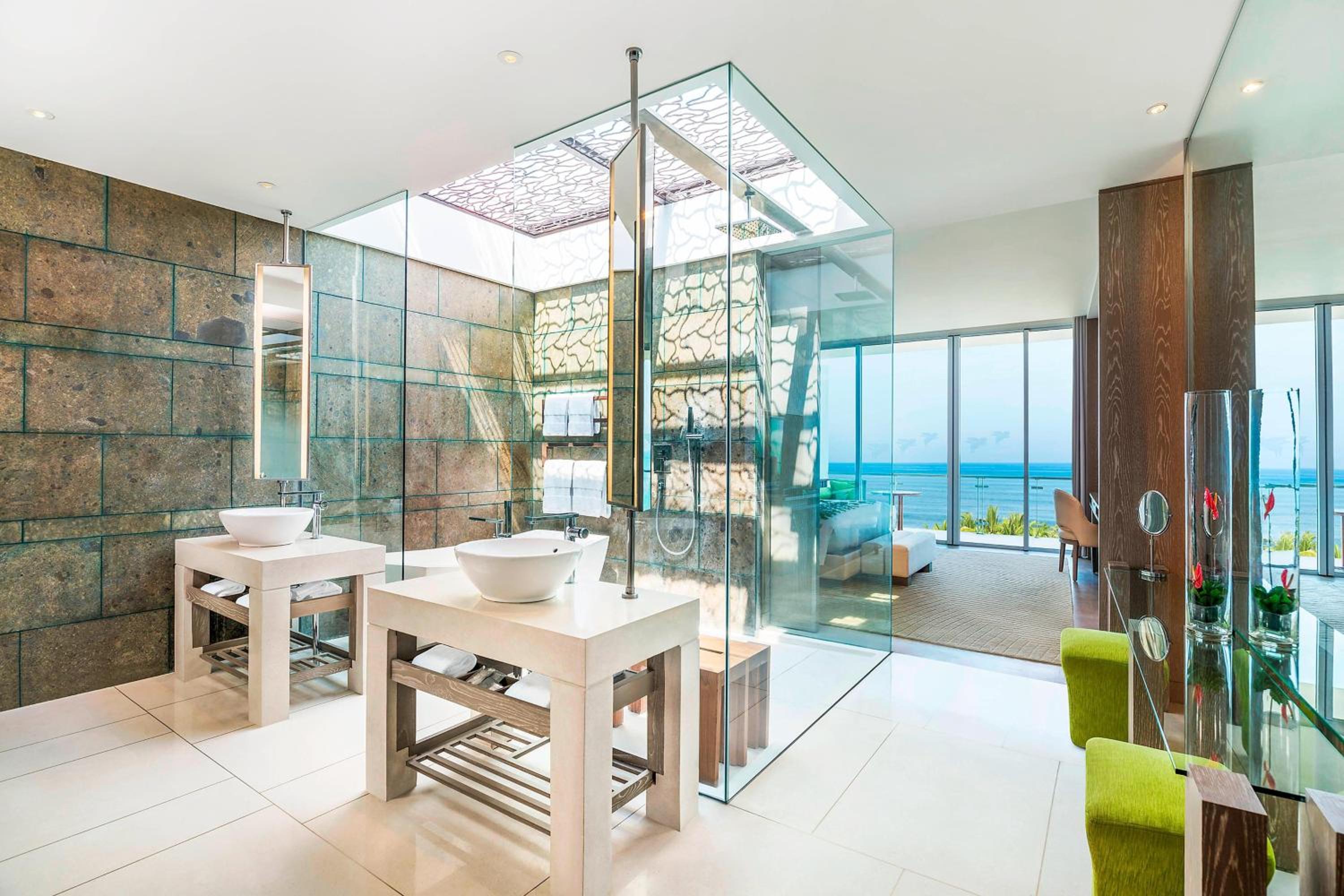 Escape Suite, 1 Bedroom Suite, 1 King, Ocean view, Top floor, Balcony - Photo 2