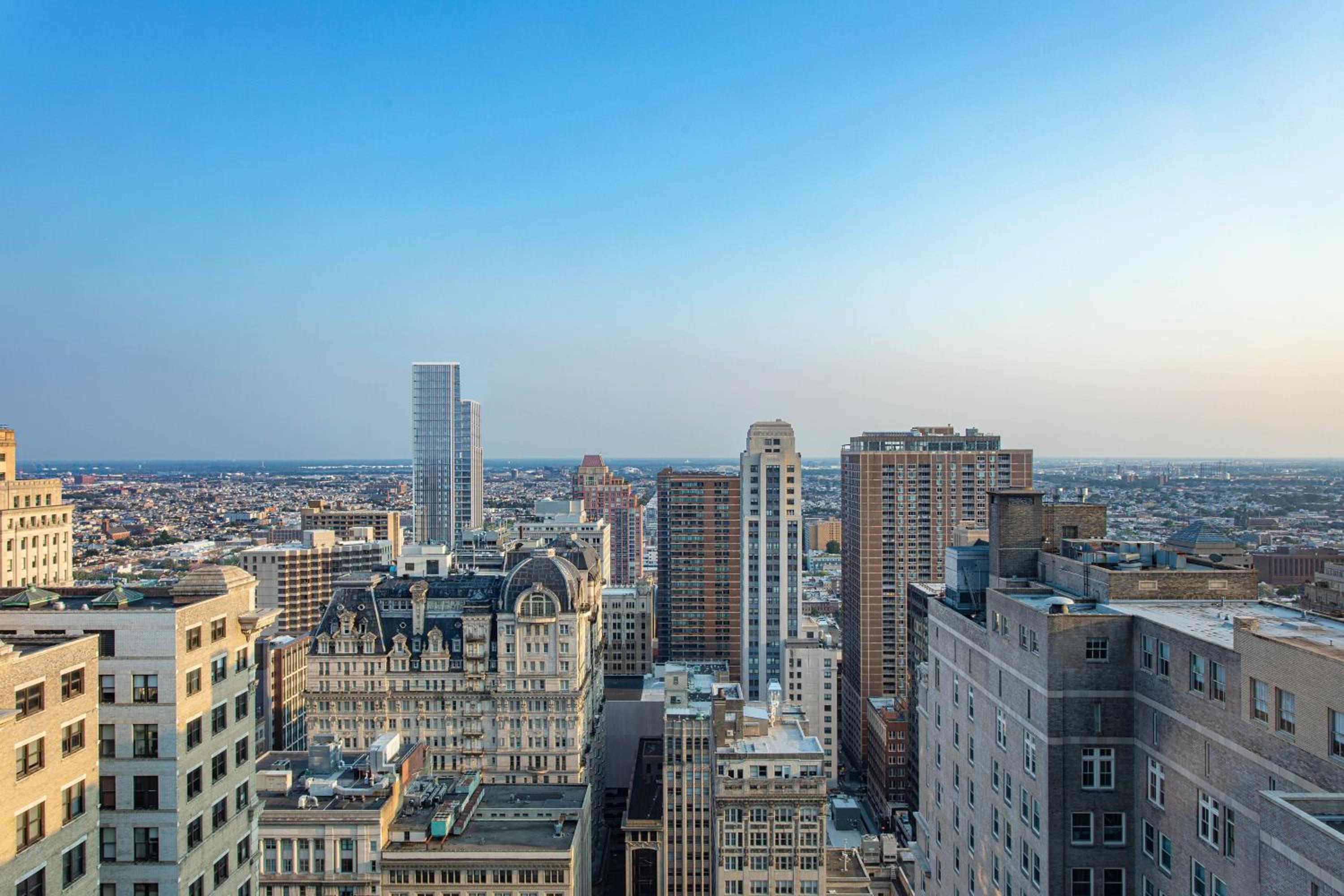 Spectacular Queen Room with Skyline View - Upper Floor/Hearing Accessible