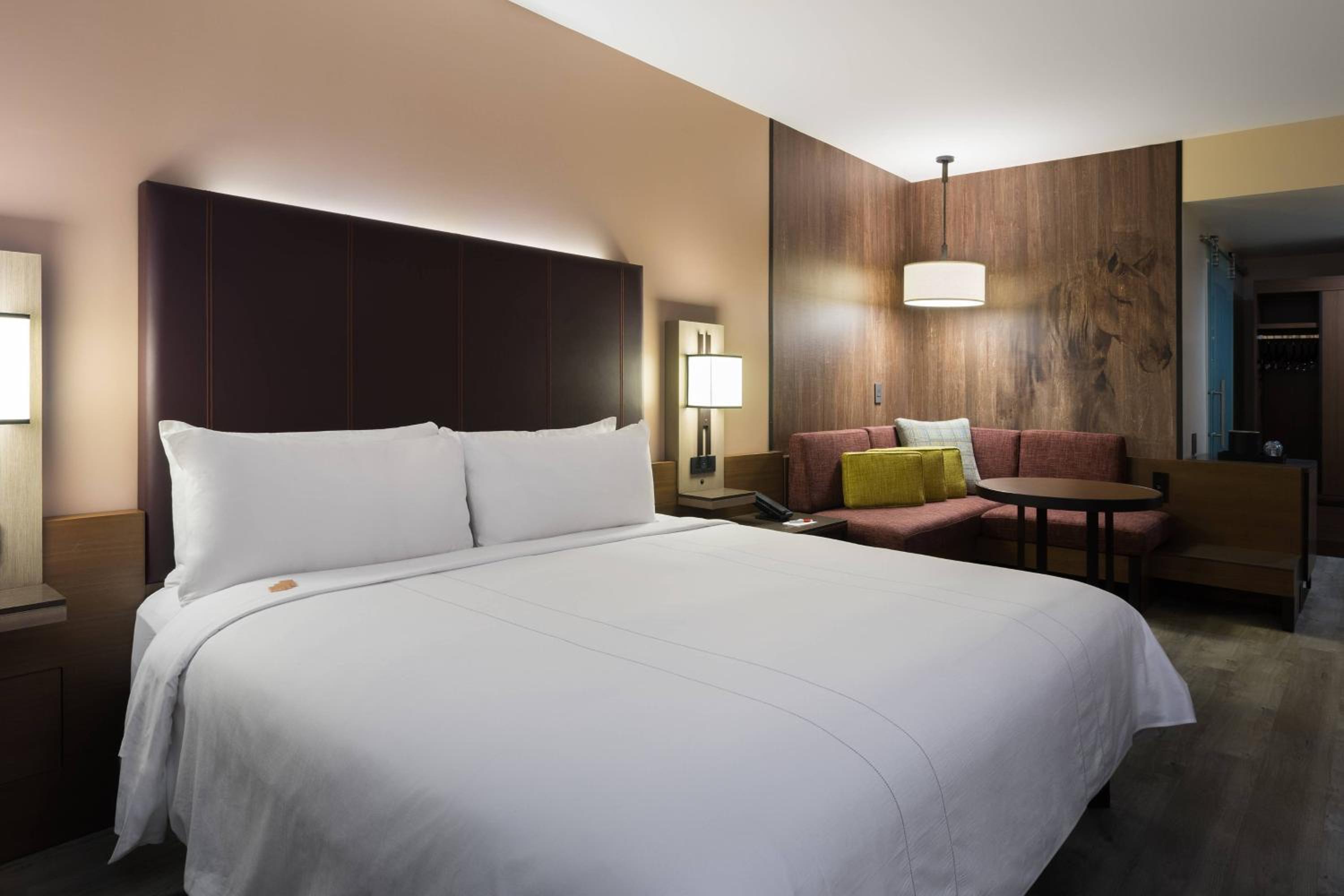 King or Queen Room with Balcony - Photo 1