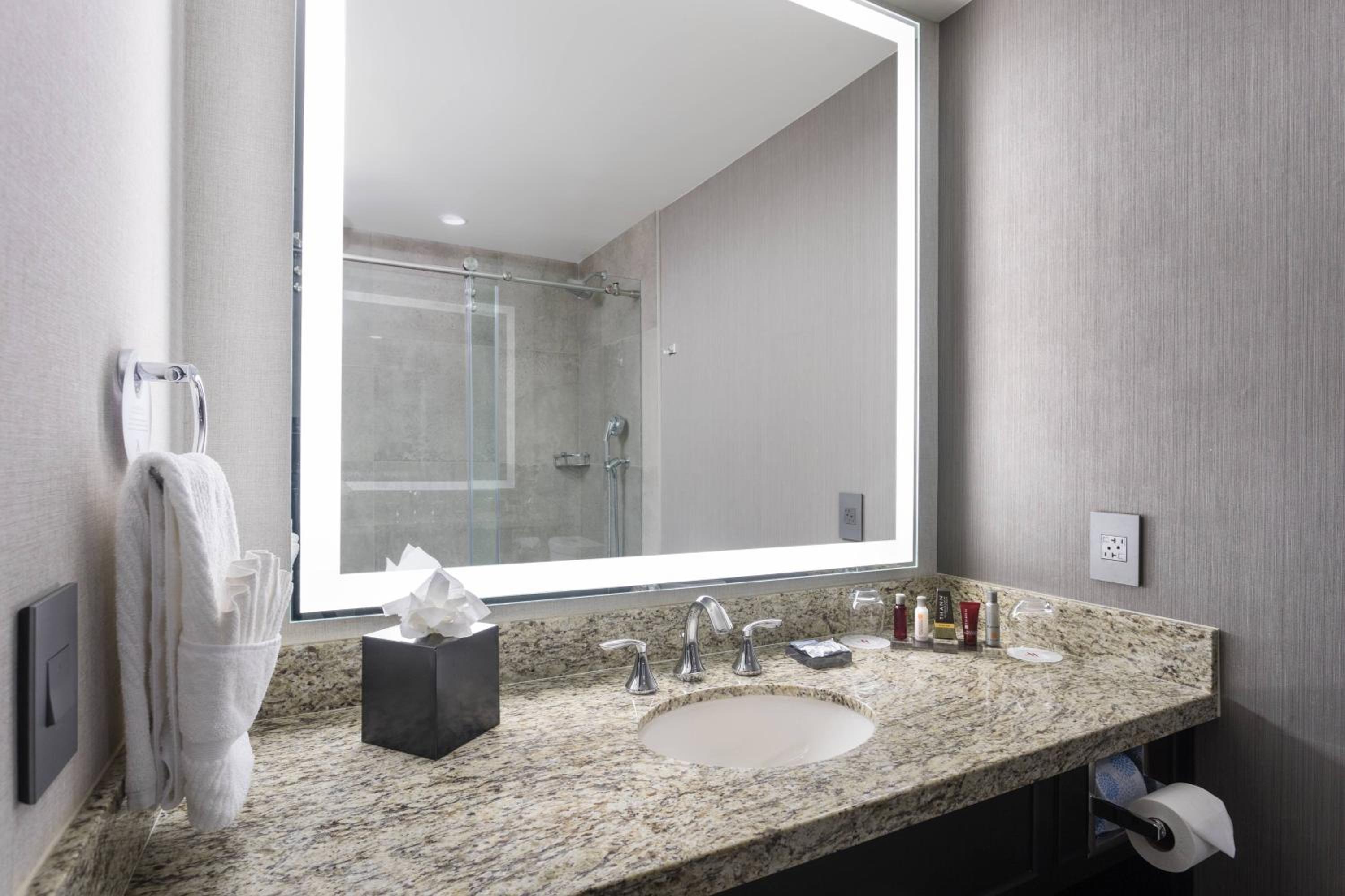 King or Queen Room with Balcony - Photo 3