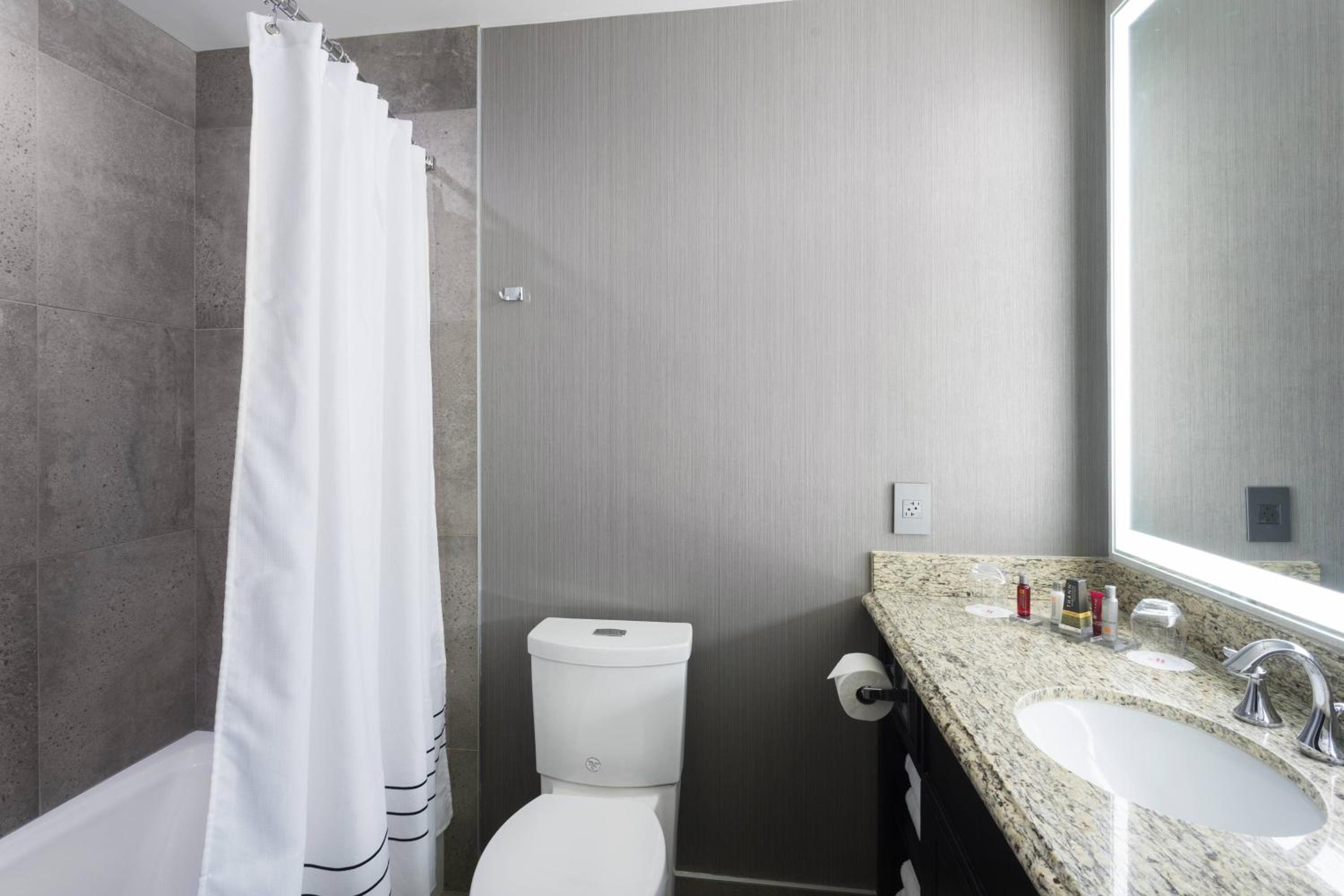 King or Queen Room with Balcony - Photo 2