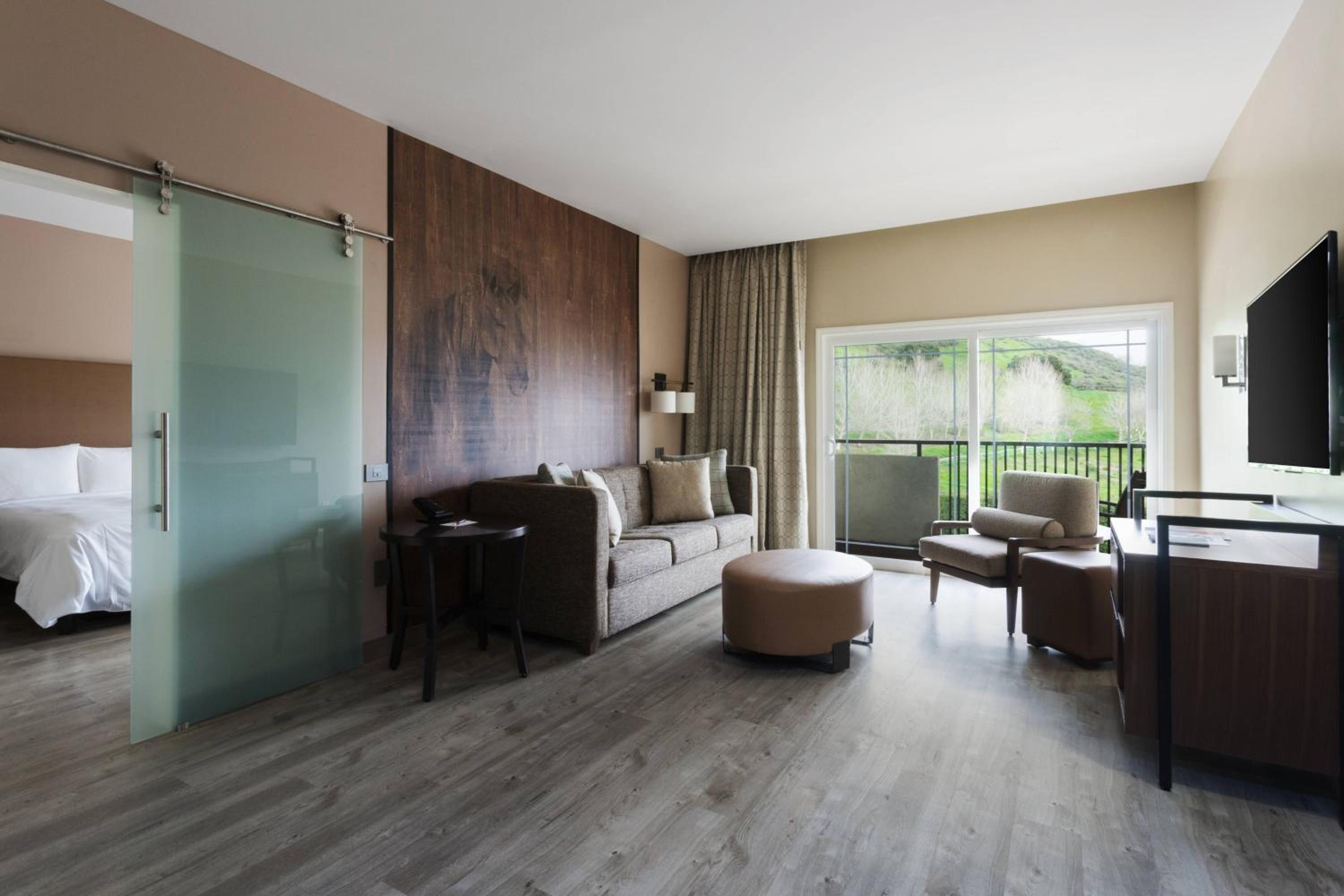 Queen Suite with Two Queen Beds and Balcony - Photo 2